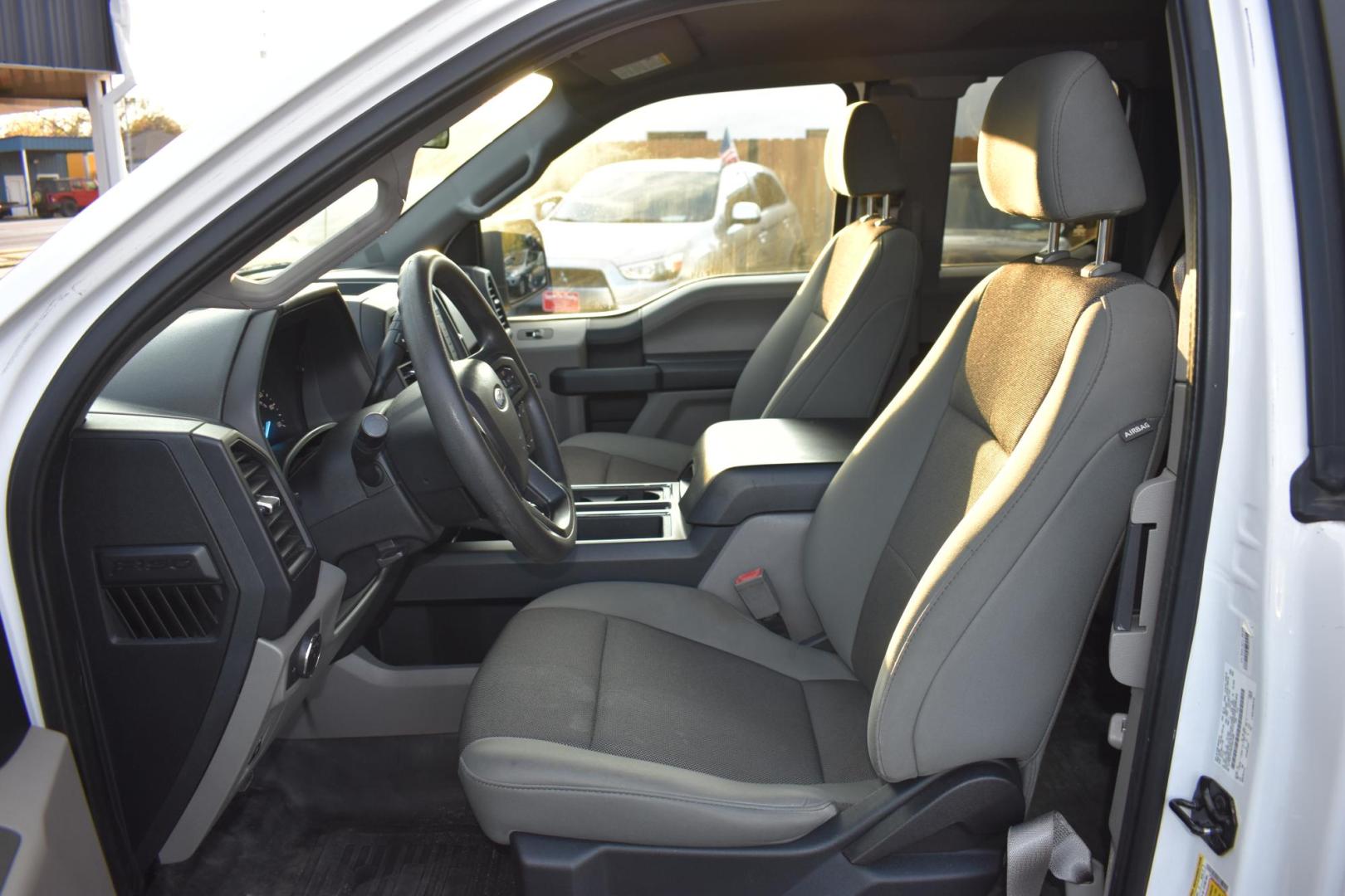 2019 WHITE Ford F-150 XL SuperCab 8-ft. 2WD (1FTEX1C53KF) with an 5.0L V8 OHV 16V engine, 6A transmission, located at 420 E. Kingsbury St., Seguin, TX, 78155, (830) 401-0495, 29.581060, -97.961647 - Photo#4