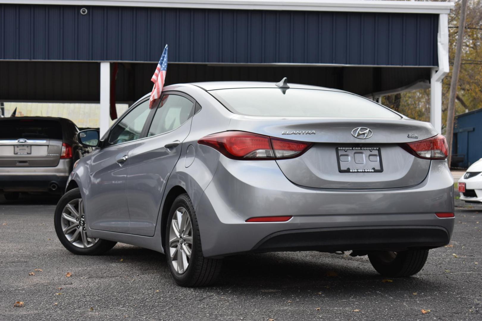 2015 SILVER Hyundai Elantra Limited (5NPDH4AE3FH) with an 1.8L L4 DOHC 16V engine, 6-Speed Automatic transmission, located at 420 E. Kingsbury St., Seguin, TX, 78155, (830) 401-0495, 29.581060, -97.961647 - Photo#2