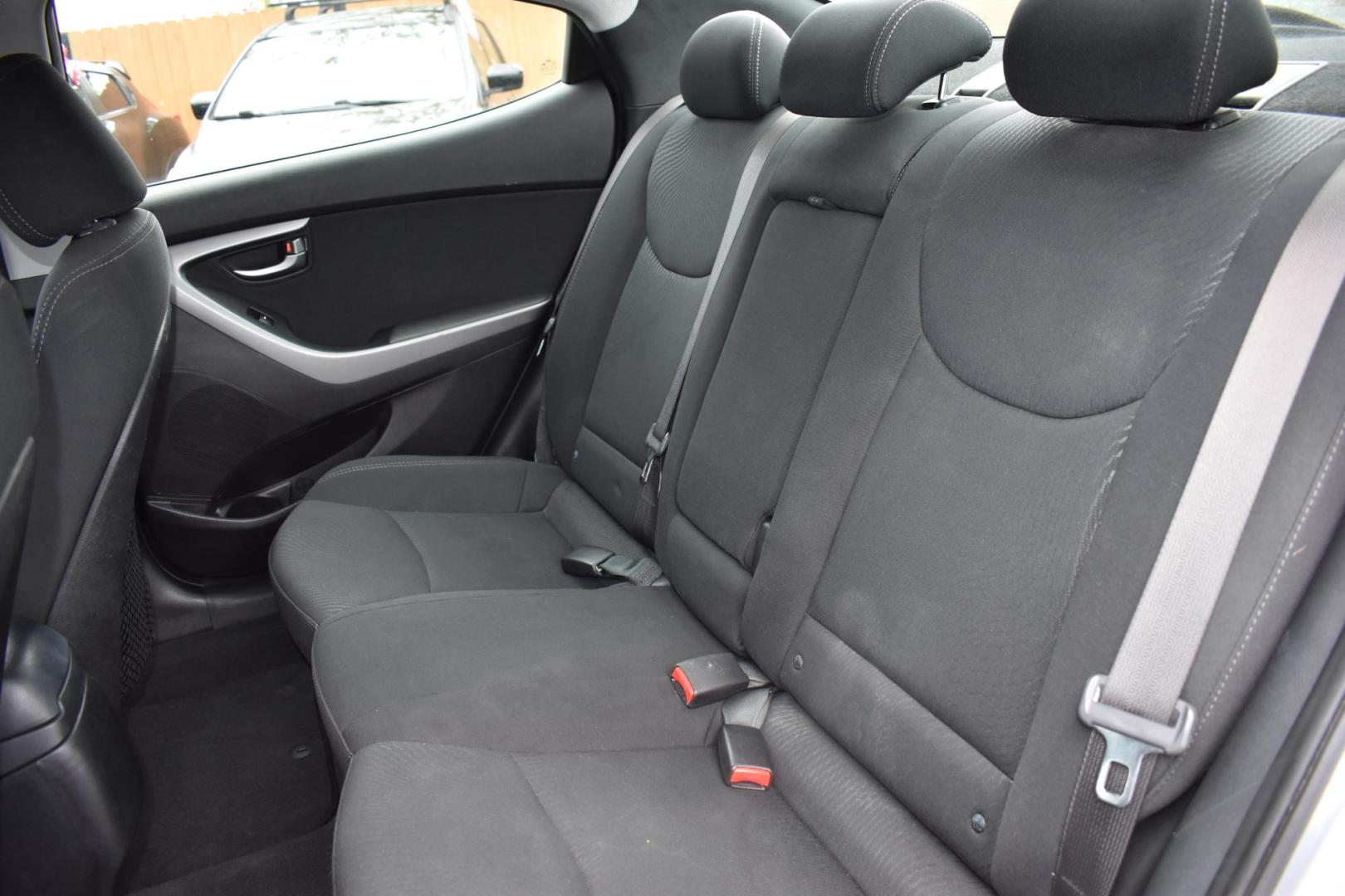 2015 SILVER Hyundai Elantra Limited (5NPDH4AE3FH) with an 1.8L L4 DOHC 16V engine, 6-Speed Automatic transmission, located at 420 E. Kingsbury St., Seguin, TX, 78155, (830) 401-0495, 29.581060, -97.961647 - Photo#5