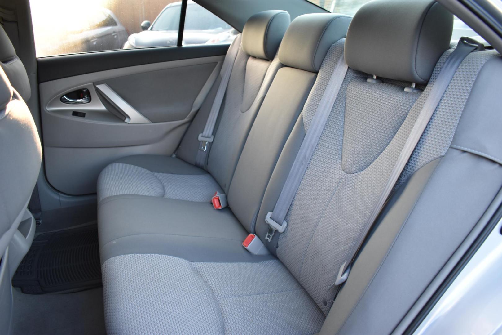 2008 SILVER Toyota Camry CE 5-Spd AT (4T1BE46K38U) with an 2.4L L4 DOHC 16V engine, 5-Speed Automatic Overdrive transmission, located at 420 E. Kingsbury St., Seguin, TX, 78155, (830) 401-0495, 29.581060, -97.961647 - Photo#5