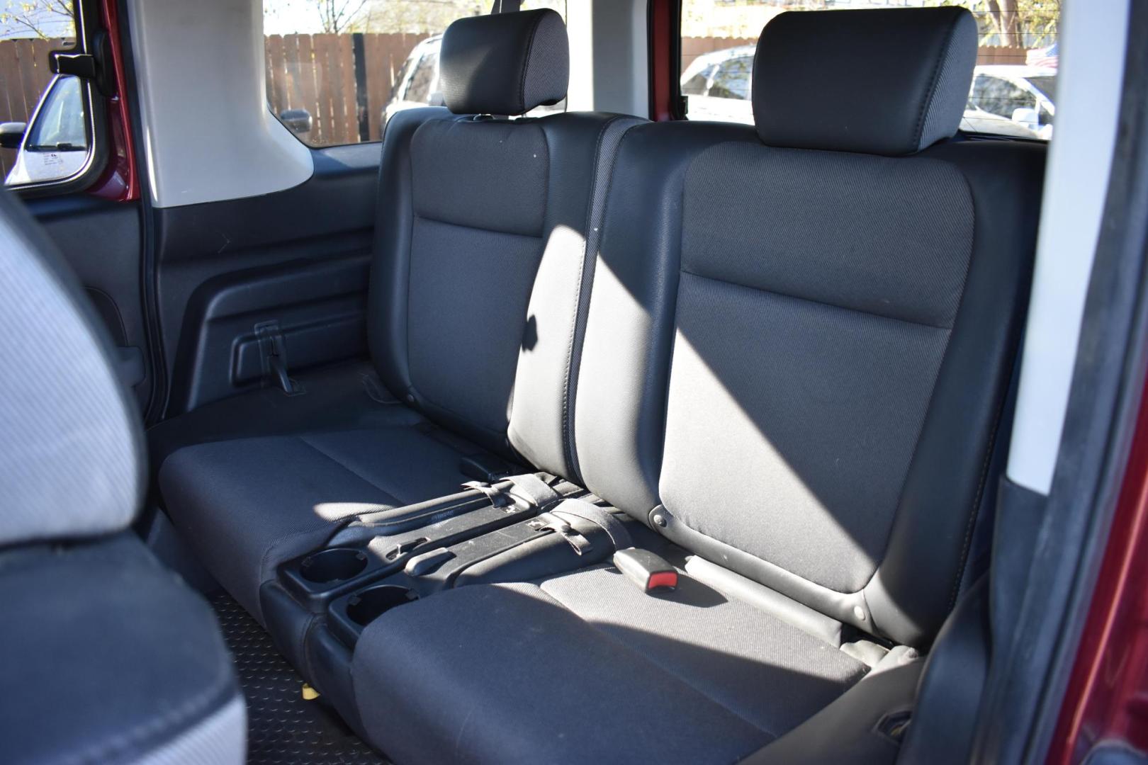 2006 MAROON Honda Element EX-P 2WD AT (5J6YH18756L) with an 2.4L L4 DOHC 16V engine, 4-Speed Automatic Overdrive transmission, located at 420 E. Kingsbury St., Seguin, TX, 78155, (830) 401-0495, 29.581060, -97.961647 - Photo#4