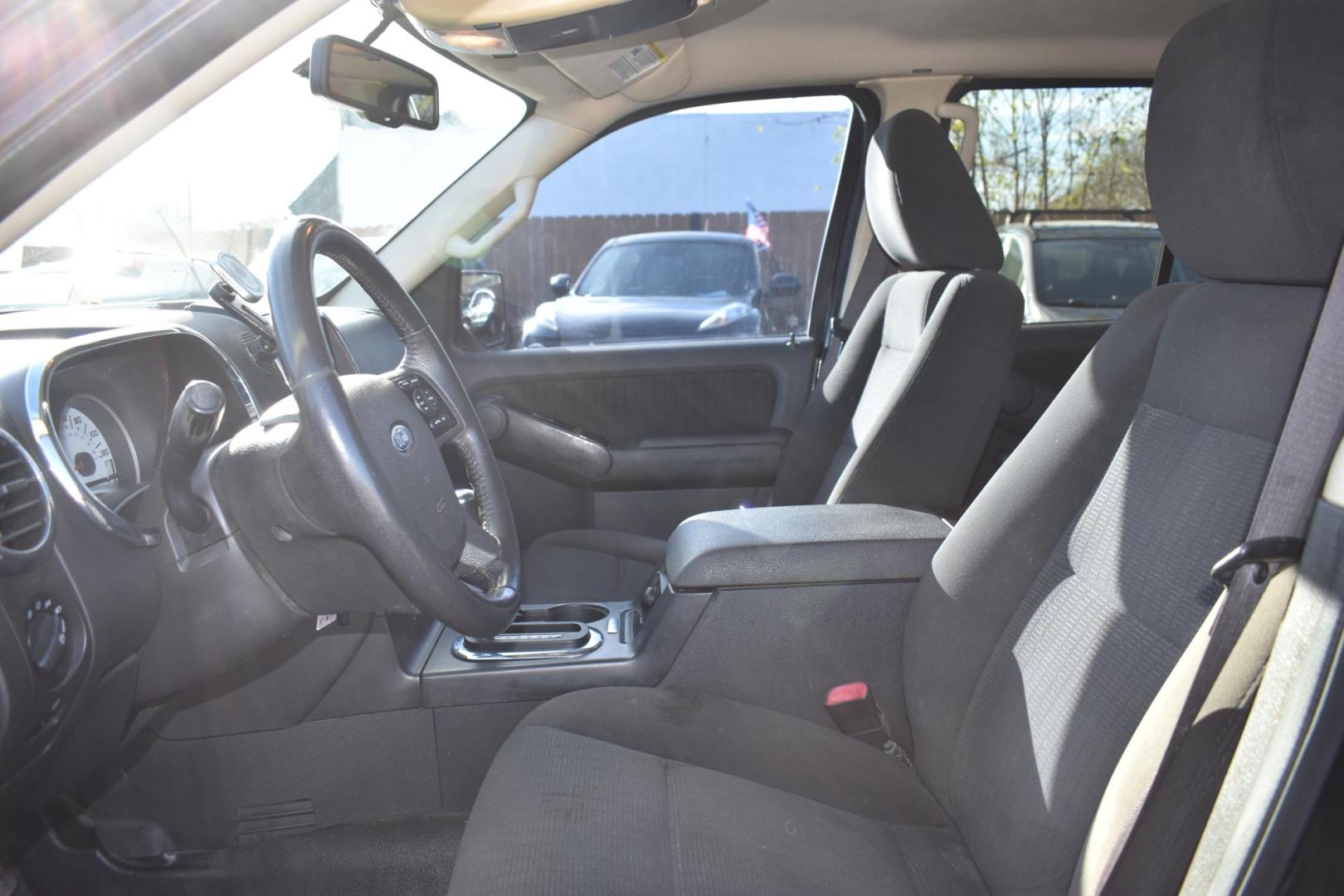 2010 BLACK Ford Explorer Sport Trac XLT 4.0L 2WD (1FMEU3BEXAU) with an 4.0L V6 SOHC 12V engine, 5-Speed Automatic transmission, located at 420 E. Kingsbury St., Seguin, TX, 78155, (830) 401-0495, 29.581060, -97.961647 - Photo#4