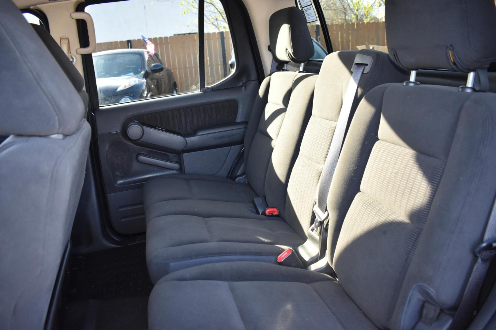 2010 BLACK Ford Explorer Sport Trac XLT 4.0L 2WD (1FMEU3BEXAU) with an 4.0L V6 SOHC 12V engine, 5-Speed Automatic transmission, located at 420 E. Kingsbury St., Seguin, TX, 78155, (830) 401-0495, 29.581060, -97.961647 - Photo#5