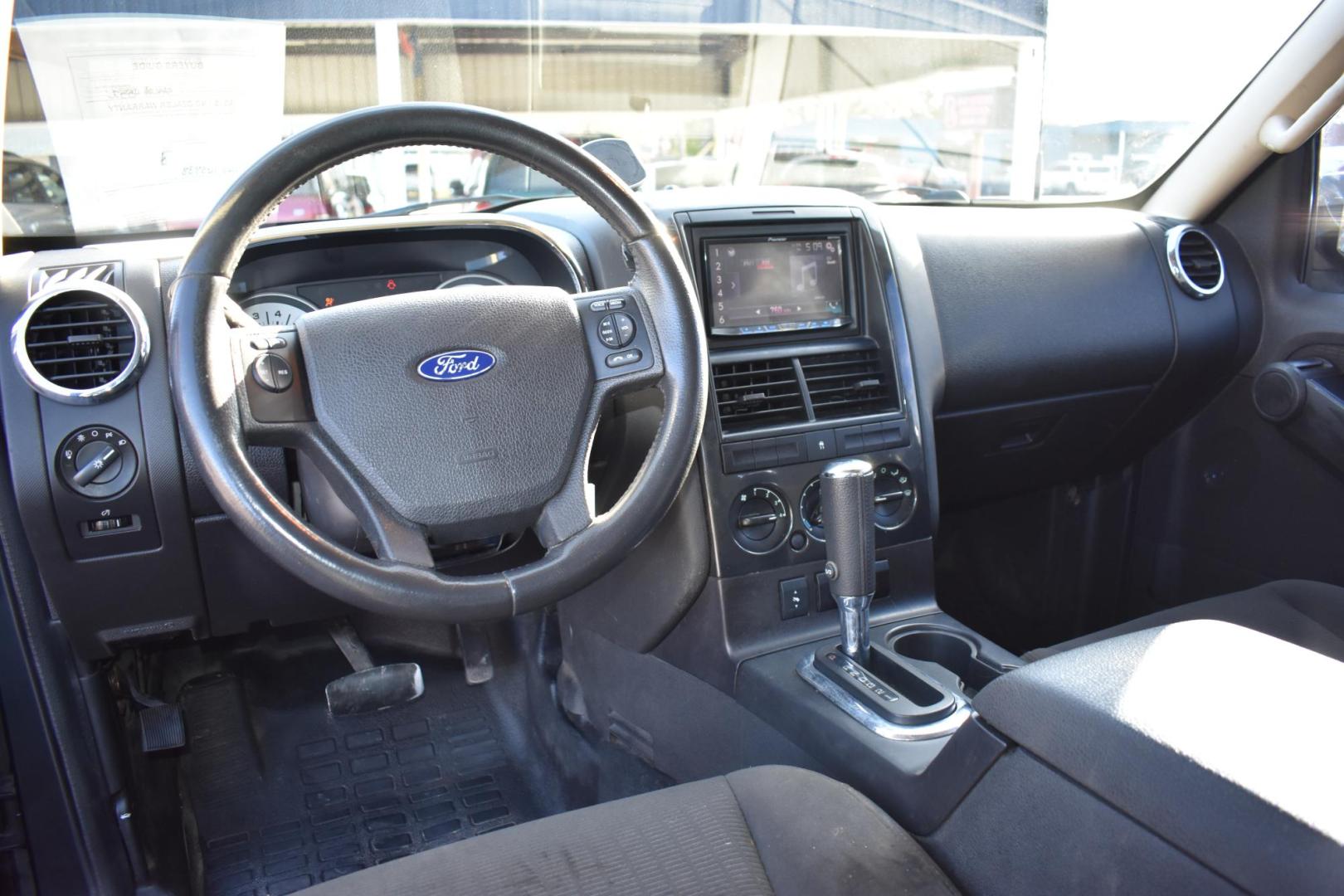 2010 BLACK Ford Explorer Sport Trac XLT 4.0L 2WD (1FMEU3BEXAU) with an 4.0L V6 SOHC 12V engine, 5-Speed Automatic transmission, located at 420 E. Kingsbury St., Seguin, TX, 78155, (830) 401-0495, 29.581060, -97.961647 - Photo#6