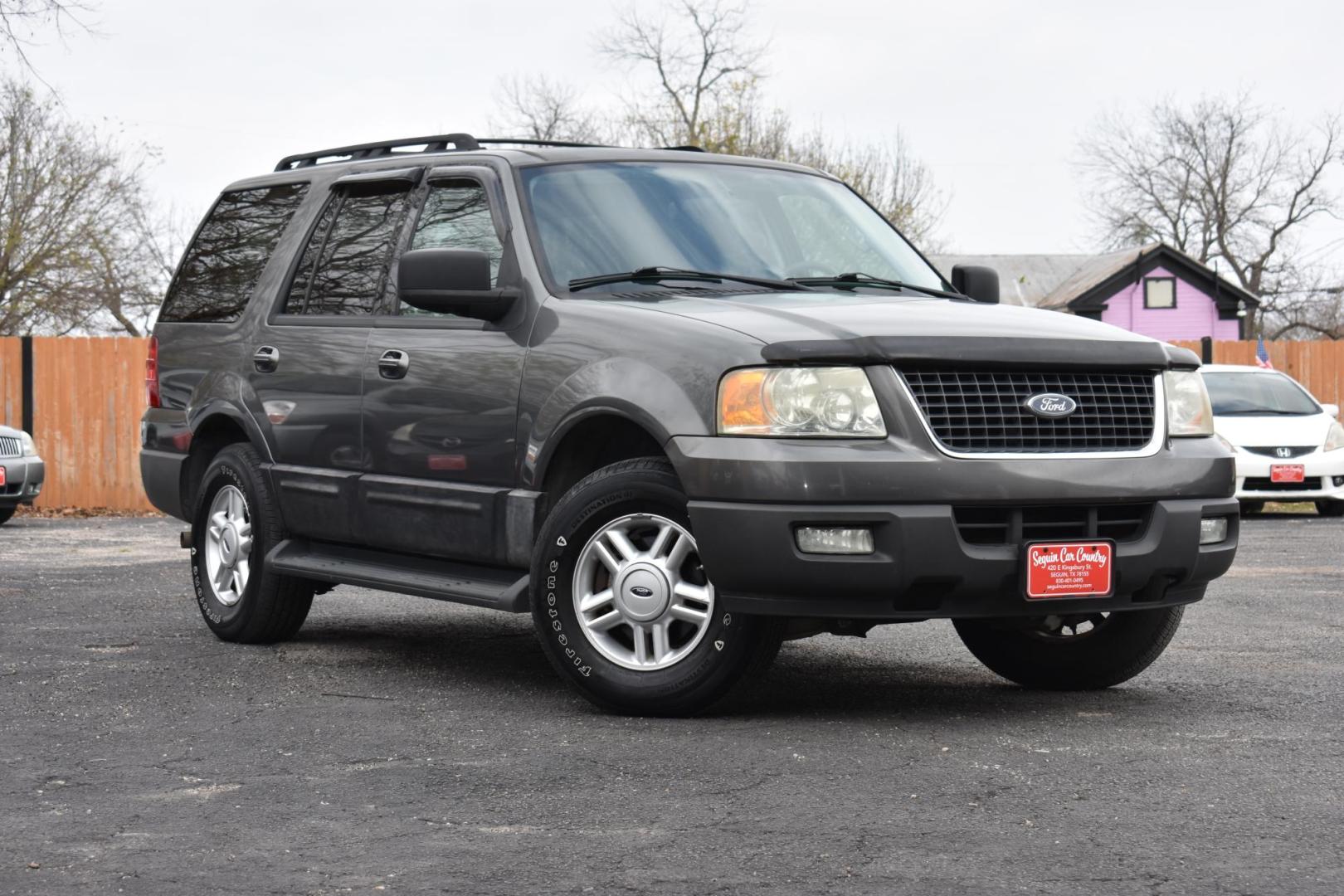 2005 GRAY Ford Expedition XLT 2WD (1FMPU15525L) with an 5.4L V8 SOHC 16V engine, 4-Speed Automatic Overdrive transmission, located at 420 E. Kingsbury St., Seguin, TX, 78155, (830) 401-0495, 29.581060, -97.961647 - Photo#1