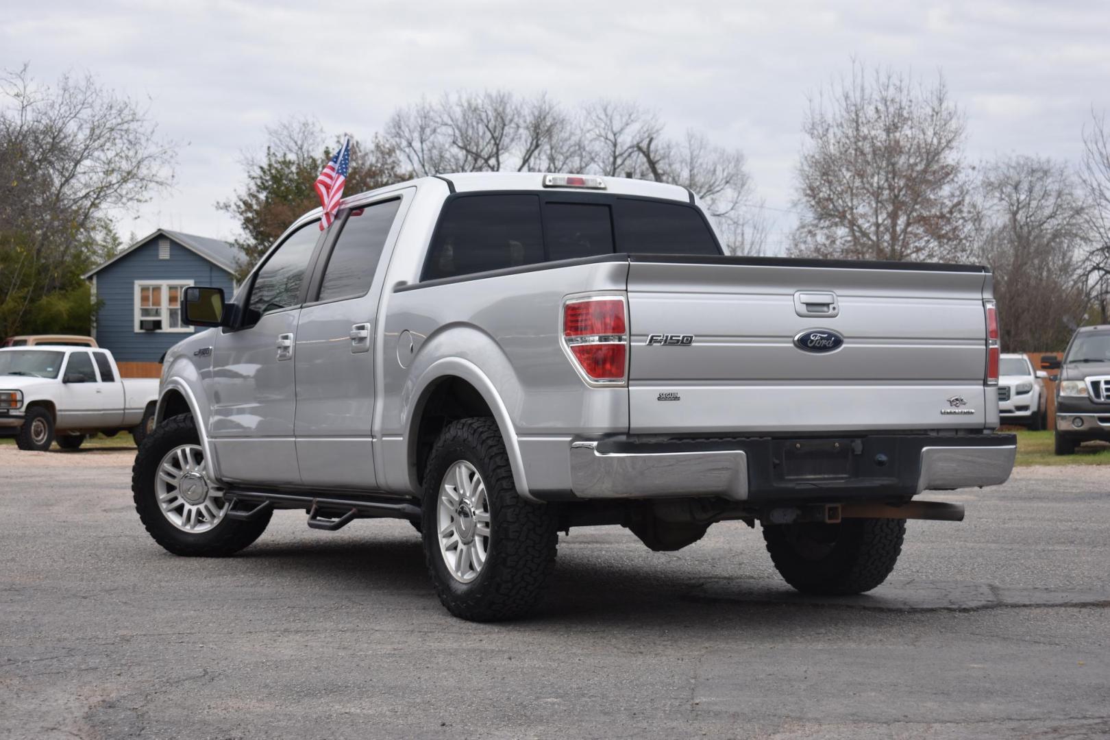 2011 SILVER Ford F-150 FX2 SuperCrew 5.5-ft. Bed 2WD (1FTFW1CF9BF) with an 5.0L V8 engine, 4-Speed Automatic transmission, located at 420 E. Kingsbury St., Seguin, TX, 78155, (830) 401-0495, 29.581060, -97.961647 - Photo#2
