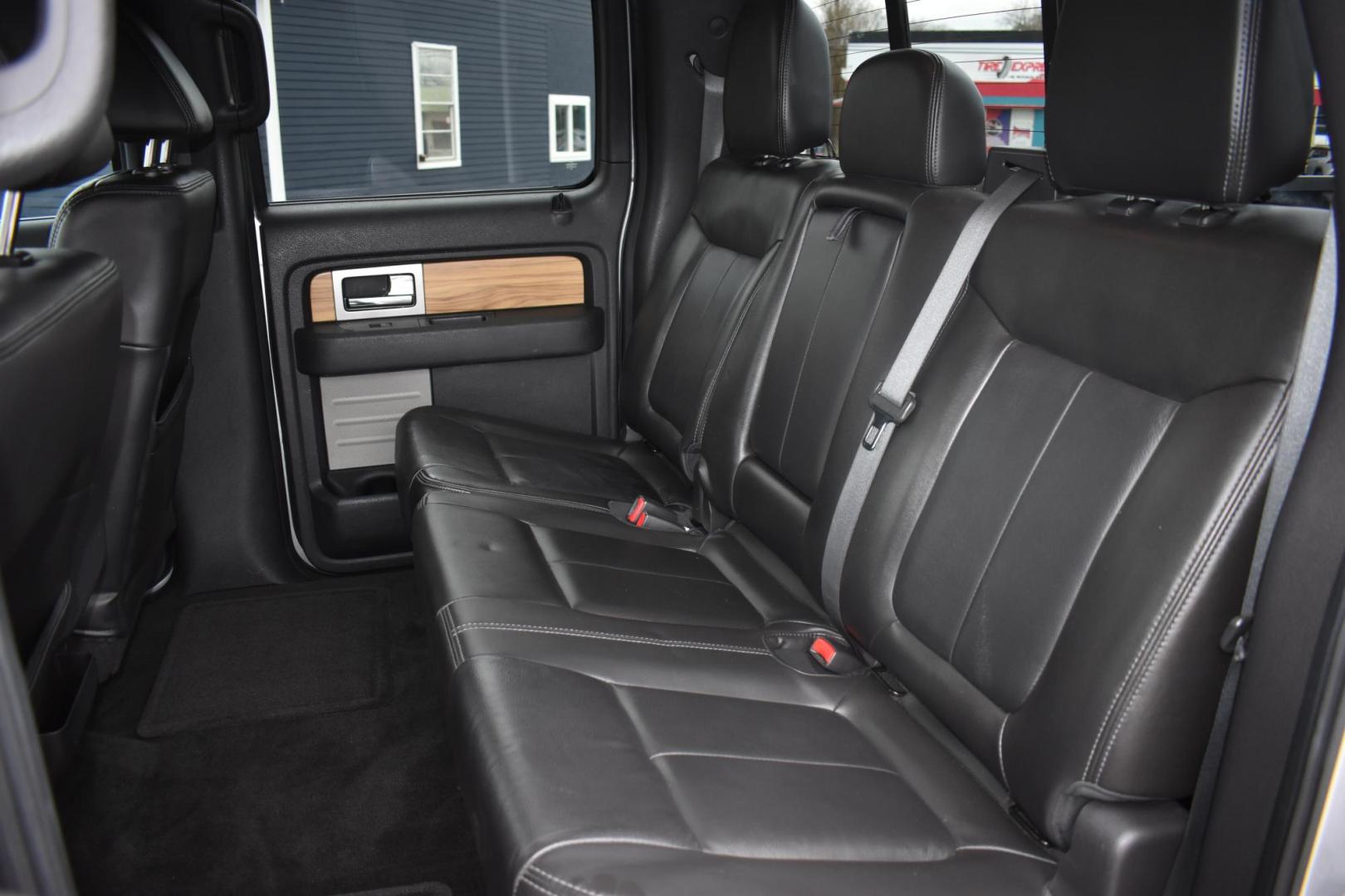 2011 SILVER Ford F-150 FX2 SuperCrew 5.5-ft. Bed 2WD (1FTFW1CF9BF) with an 5.0L V8 engine, 4-Speed Automatic transmission, located at 420 E. Kingsbury St., Seguin, TX, 78155, (830) 401-0495, 29.581060, -97.961647 - Photo#5