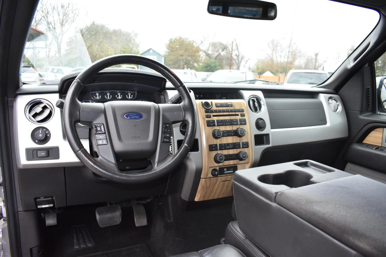 2011 SILVER Ford F-150 FX2 SuperCrew 5.5-ft. Bed 2WD (1FTFW1CF9BF) with an 5.0L V8 engine, 4-Speed Automatic transmission, located at 420 E. Kingsbury St., Seguin, TX, 78155, (830) 401-0495, 29.581060, -97.961647 - Photo#6