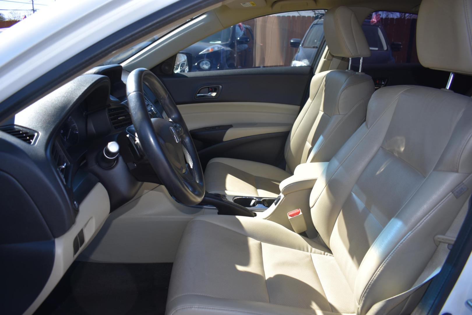 2015 WHITE Acura ILX 5-Spd AT w/ Premium Package (19VDE1F51FE) with an 2.0L L4 16V DOHC engine, 5-Speed Automatic transmission, located at 420 E. Kingsbury St., Seguin, TX, 78155, (830) 401-0495, 29.581060, -97.961647 - Photo#3