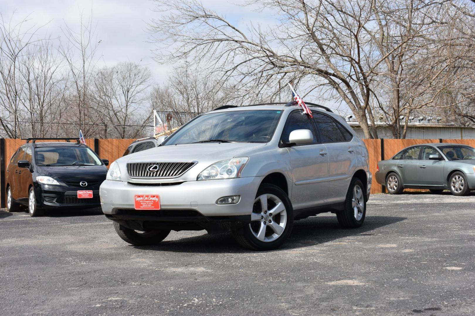 2004 SILVER Lexus RX 330 2WD (JTJGA31U040) with an 3.3L V6 DOHC 24V engine, 5-Speed Automatic Overdrive transmission, located at 420 E. Kingsbury St., Seguin, TX, 78155, (830) 401-0495, 29.581060, -97.961647 - Photo#1
