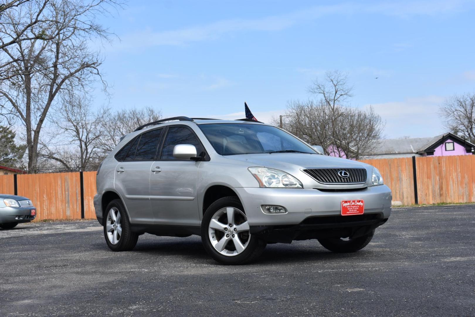 2004 SILVER Lexus RX 330 2WD (JTJGA31U040) with an 3.3L V6 DOHC 24V engine, 5-Speed Automatic Overdrive transmission, located at 420 E. Kingsbury St., Seguin, TX, 78155, (830) 401-0495, 29.581060, -97.961647 - Photo#3