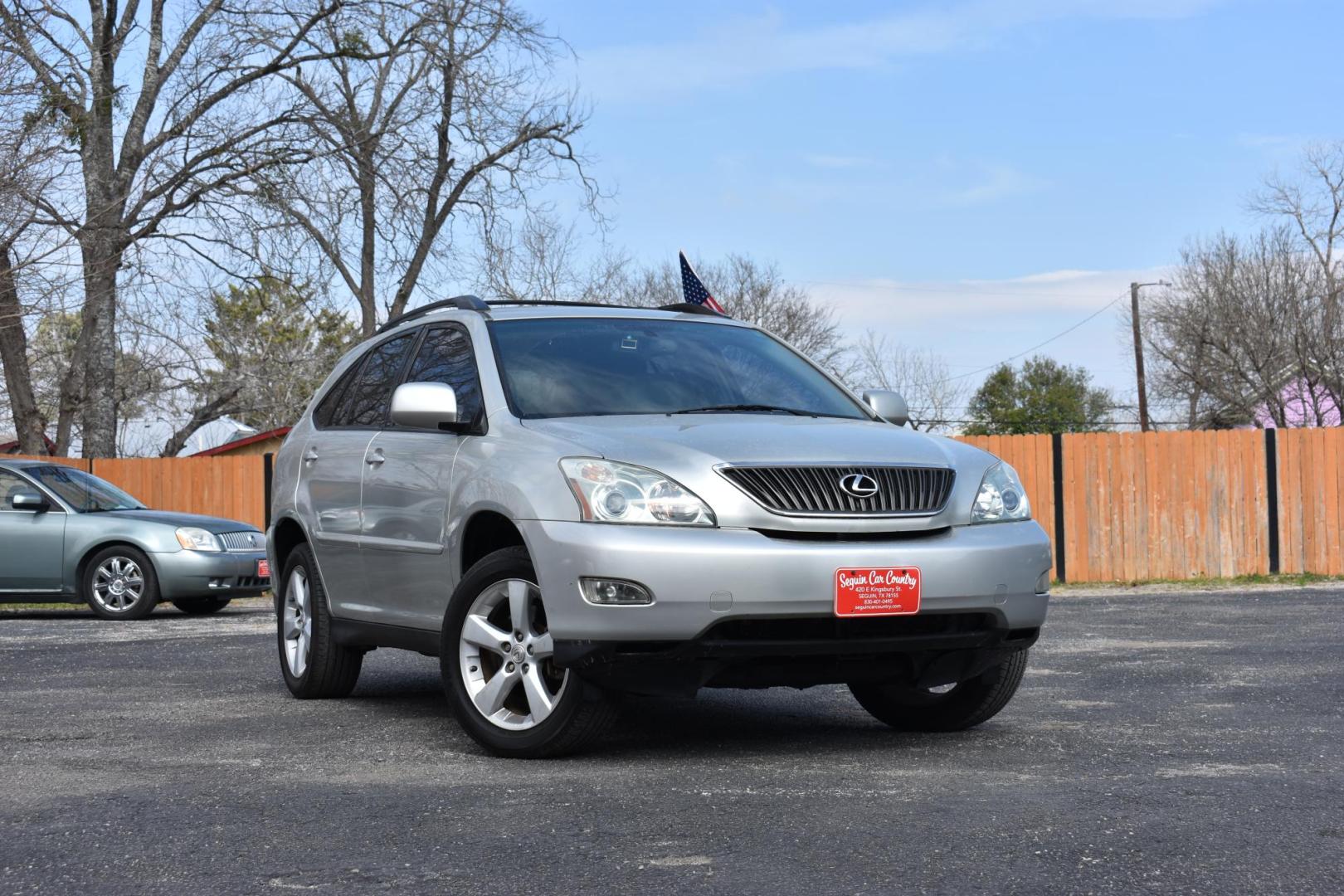 2004 SILVER Lexus RX 330 2WD (JTJGA31U040) with an 3.3L V6 DOHC 24V engine, 5-Speed Automatic Overdrive transmission, located at 420 E. Kingsbury St., Seguin, TX, 78155, (830) 401-0495, 29.581060, -97.961647 - Photo#2