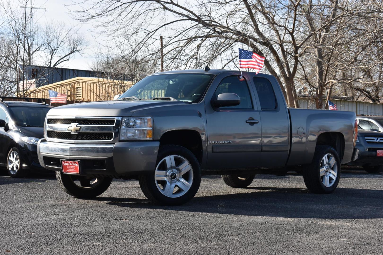 2008 GRAY Chevrolet Silverado 1500 LT1 Ext. Cab Long Box 2WD (1GCEC19J88Z) with an 5.3L V8 OHV 16V engine, 4-Speed Automatic Overdrive transmission, located at 420 E. Kingsbury St., Seguin, TX, 78155, (830) 401-0495, 29.581060, -97.961647 - Photo#3