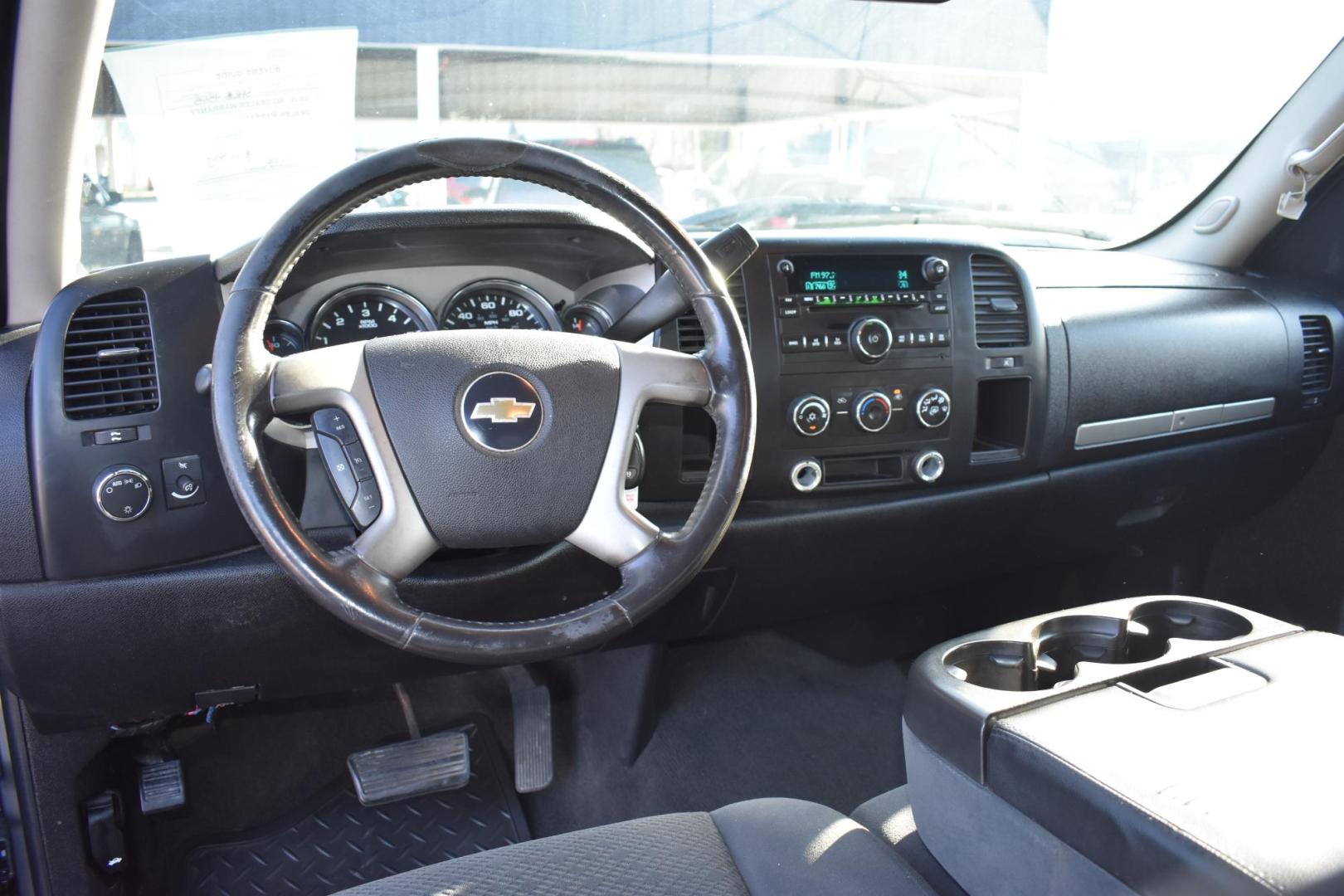 2008 GRAY Chevrolet Silverado 1500 LT1 Ext. Cab Long Box 2WD (1GCEC19J88Z) with an 5.3L V8 OHV 16V engine, 4-Speed Automatic Overdrive transmission, located at 420 E. Kingsbury St., Seguin, TX, 78155, (830) 401-0495, 29.581060, -97.961647 - Photo#7