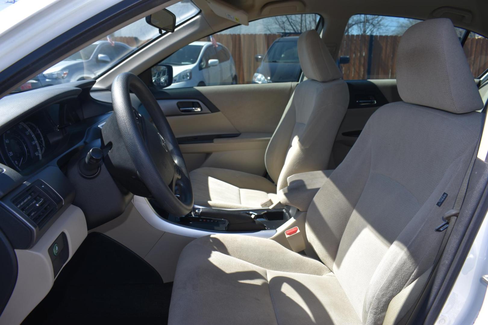 2013 WHITE Honda Accord EX-L V6 Sedan AT (1HGCR3F88DA) with an 3.5L V6 SOHC 24V engine, 6-Speed Automatic transmission, located at 420 E. Kingsbury St., Seguin, TX, 78155, (830) 401-0495, 29.581060, -97.961647 - Photo#4