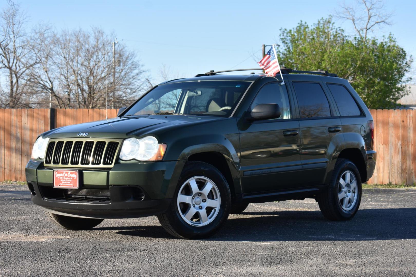 2009 GREEN Jeep Grand Cherokee Laredo 2WD (1J8GS48K19C) with an 3.7L V6 SOHC 12V engine, 5-Speed Automatic transmission, located at 420 E. Kingsbury St., Seguin, TX, 78155, (830) 401-0495, 29.581060, -97.961647 - Photo#3