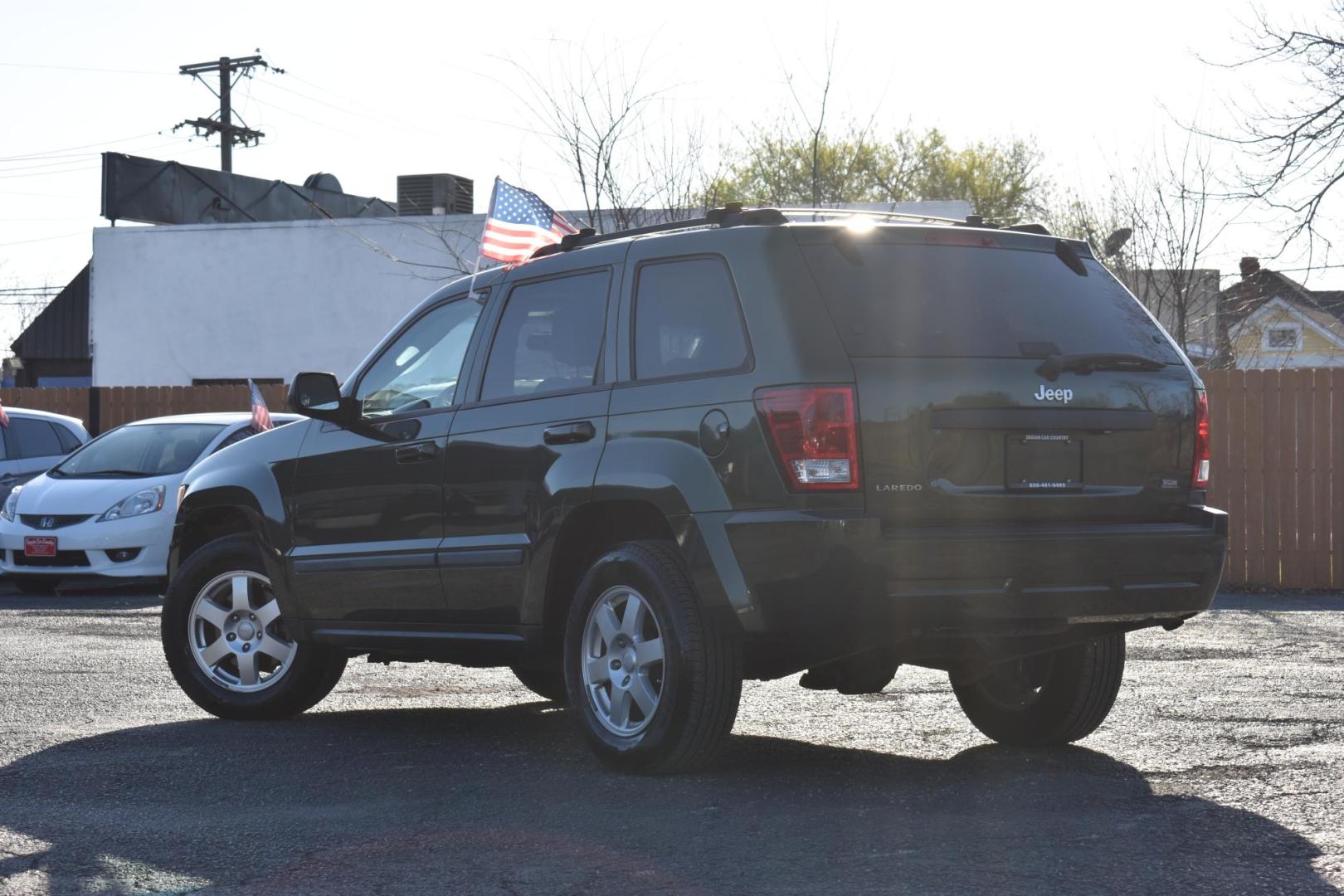 2009 GREEN Jeep Grand Cherokee Laredo 2WD (1J8GS48K19C) with an 3.7L V6 SOHC 12V engine, 5-Speed Automatic transmission, located at 420 E. Kingsbury St., Seguin, TX, 78155, (830) 401-0495, 29.581060, -97.961647 - Photo#2