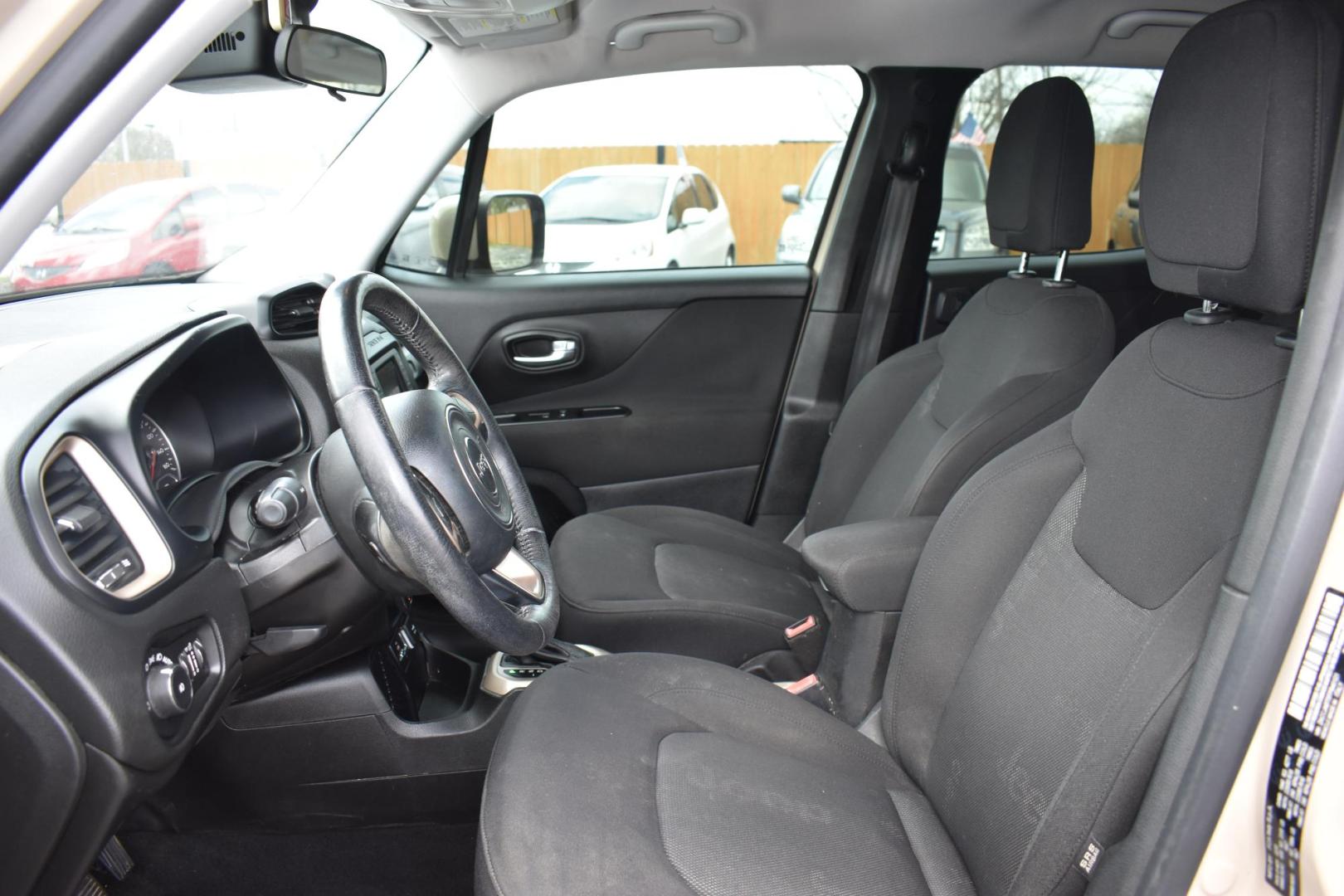 2015 Jeep Renegade Latitude FWD (ZACCJABT5FP) with an 2.4L L4 engine, 6-Speed Manual transmission, located at 420 E. Kingsbury St., Seguin, TX, 78155, (830) 401-0495, 29.581060, -97.961647 - Photo#4