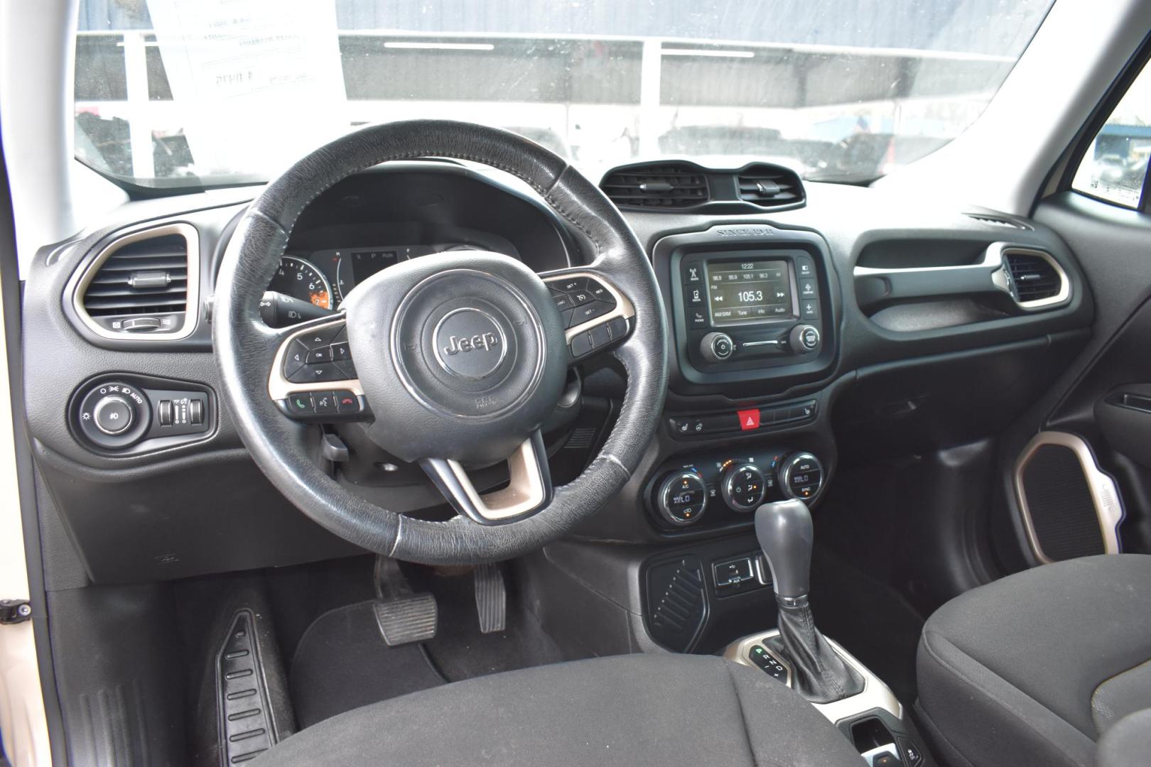 2015 Jeep Renegade Latitude FWD (ZACCJABT5FP) with an 2.4L L4 engine, 6-Speed Manual transmission, located at 420 E. Kingsbury St., Seguin, TX, 78155, (830) 401-0495, 29.581060, -97.961647 - Photo#6