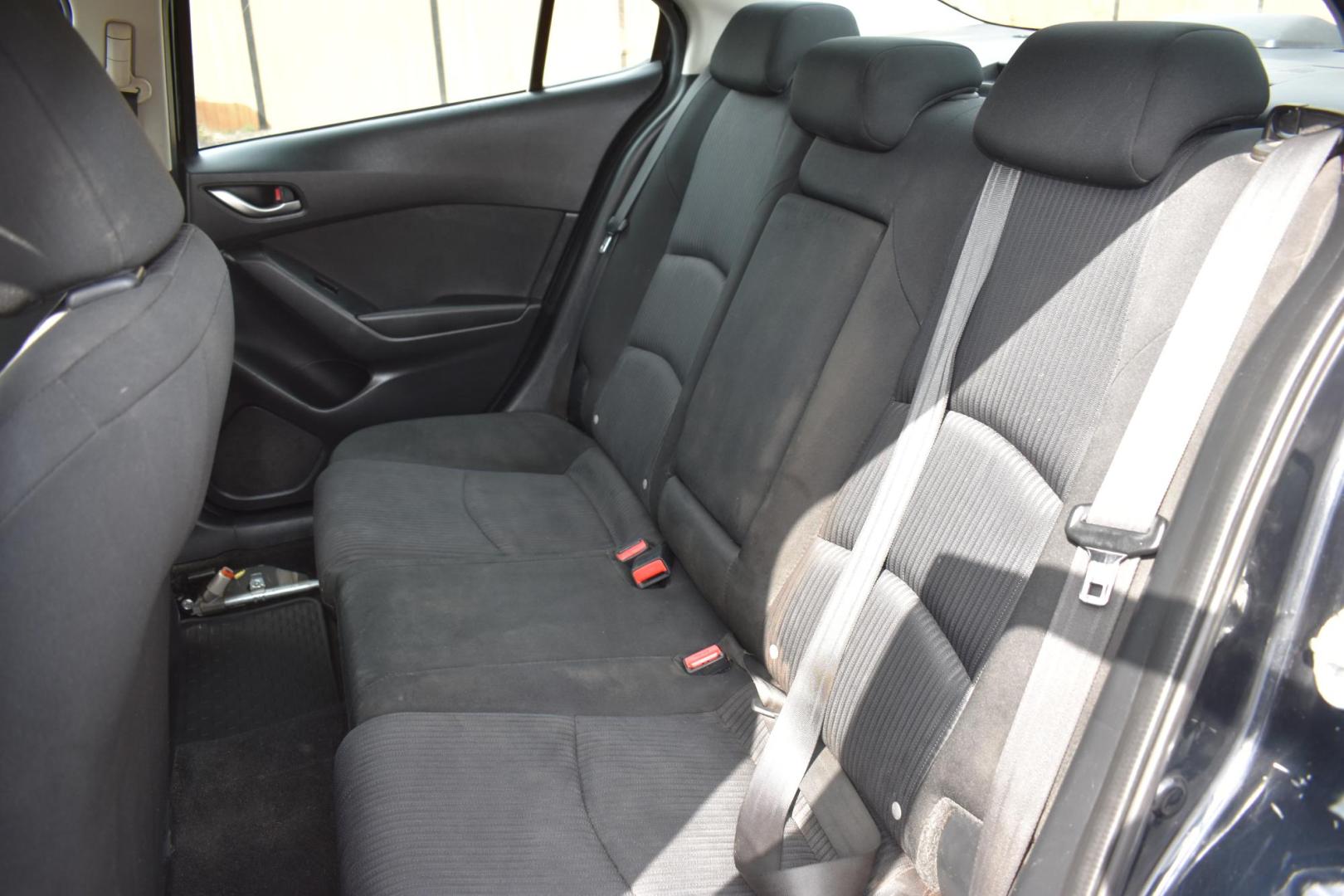 2016 Mazda MAZDA3 i Sport AT 4-Door (3MZBM1U70GM) with an 2.0L L4 DOHC 16V engine, 6A transmission, located at 420 E. Kingsbury St., Seguin, TX, 78155, (830) 401-0495, 29.581060, -97.961647 - Photo#4