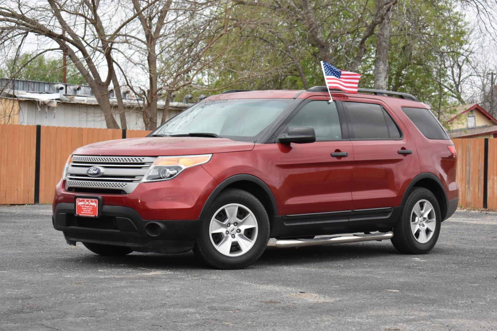 2013 Ford Explorer Base FWD (1FM5K7B8XDG) with an 3.5L V6 DOHC 24V engine, 6-Speed Automatic transmission, located at 420 E. Kingsbury St., Seguin, TX, 78155, (830) 401-0495, 29.581060, -97.961647 - Photo#3