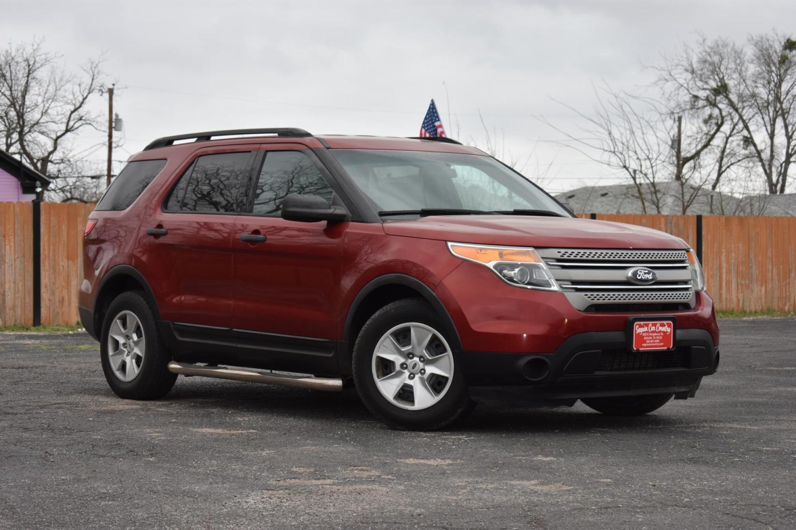 2013 Ford Explorer Base FWD (1FM5K7B8XDG) with an 3.5L V6 DOHC 24V engine, 6-Speed Automatic transmission, located at 420 E. Kingsbury St., Seguin, TX, 78155, (830) 401-0495, 29.581060, -97.961647 - Photo#1