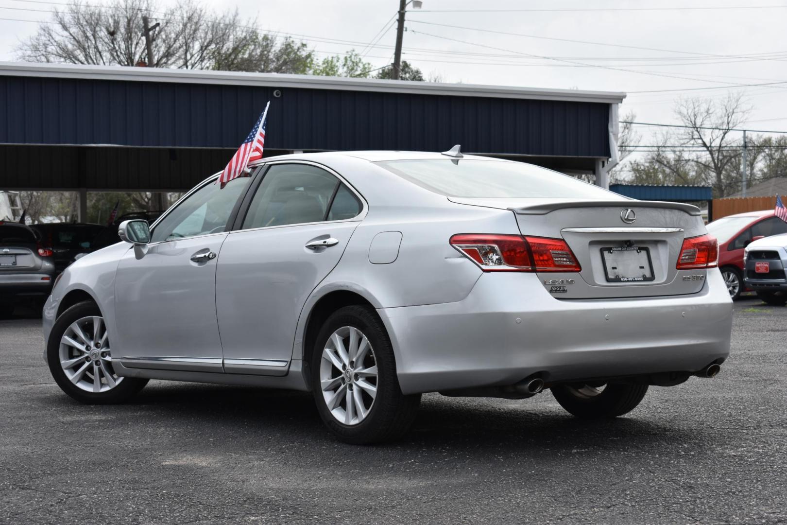 2010 SILVER Lexus ES 350 Sedan (JTHBK1EG5A2) with an 3.5L V6 DOHC 24V engine, 6-Speed Automatic transmission, located at 420 E. Kingsbury St., Seguin, TX, 78155, (830) 401-0495, 29.581060, -97.961647 - Photo#1