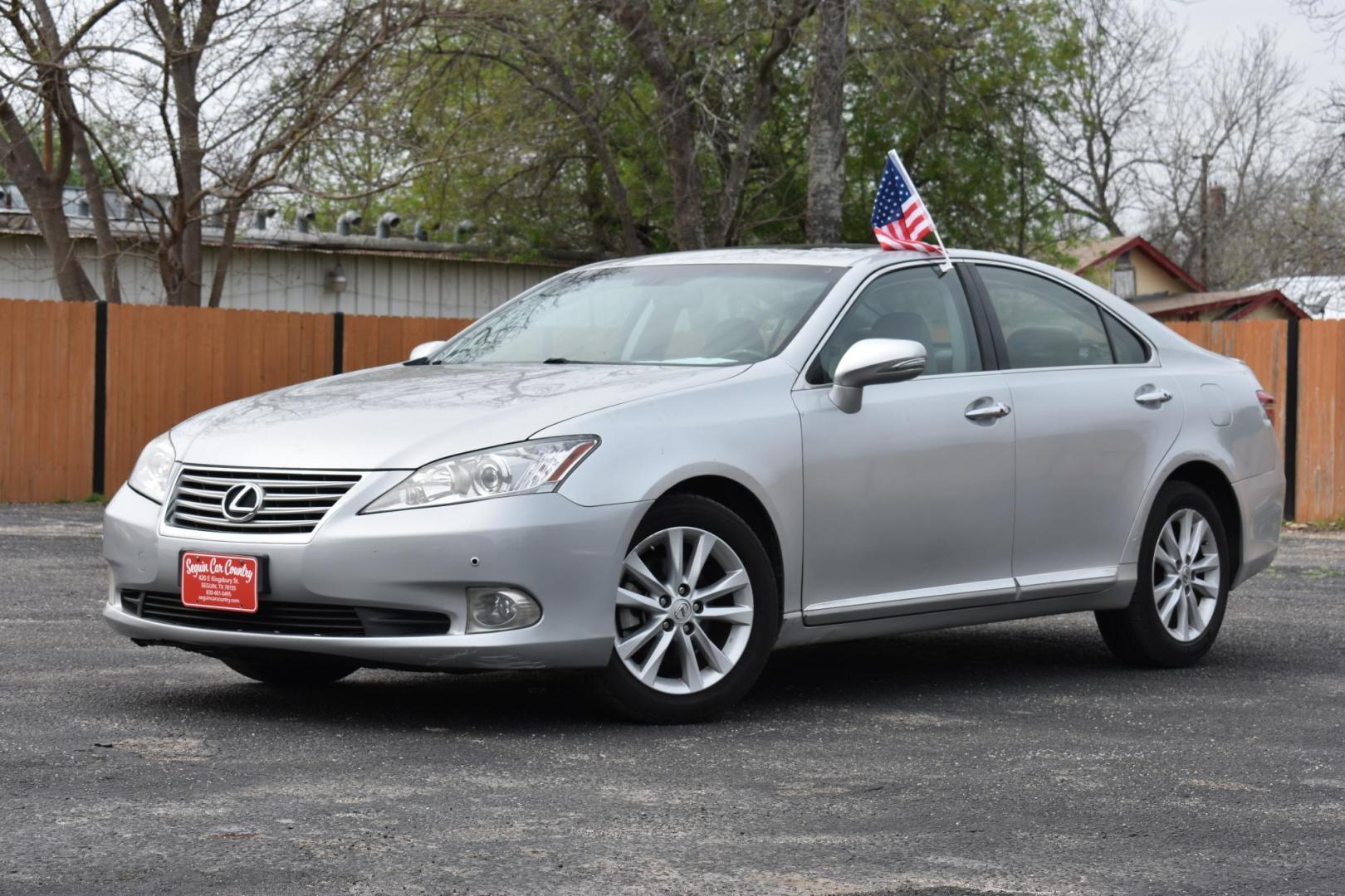 2010 SILVER Lexus ES 350 Sedan (JTHBK1EG5A2) with an 3.5L V6 DOHC 24V engine, 6-Speed Automatic transmission, located at 420 E. Kingsbury St., Seguin, TX, 78155, (830) 401-0495, 29.581060, -97.961647 - Photo#2