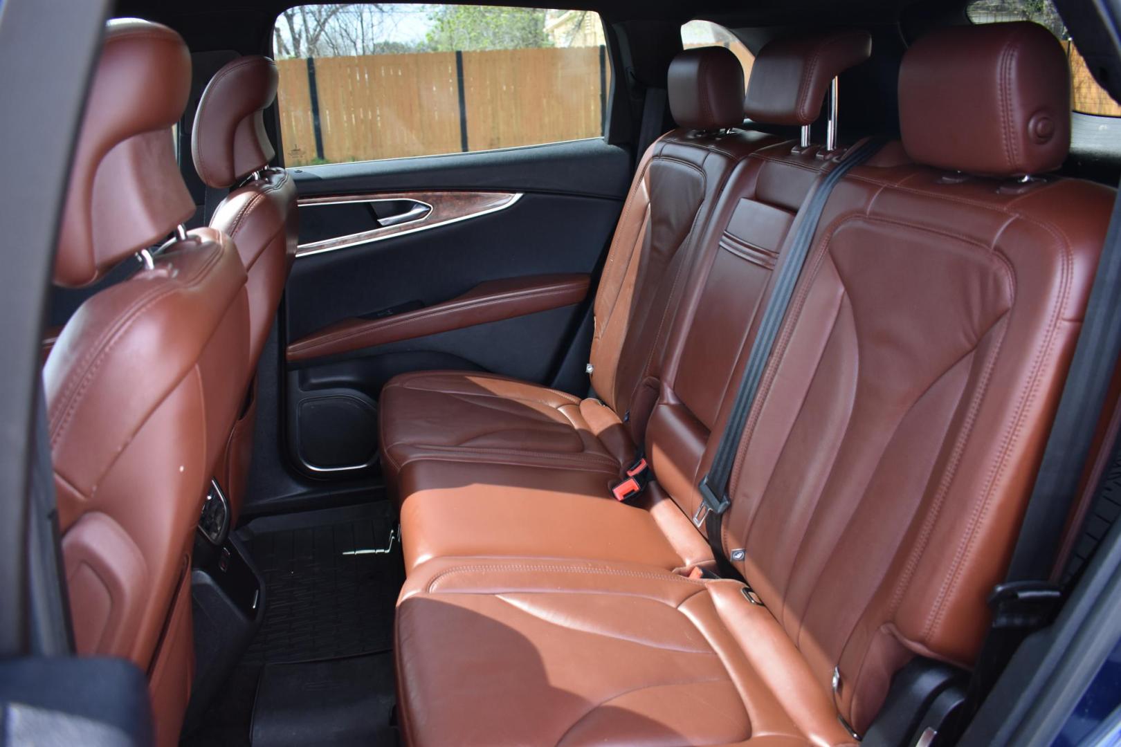 2017 BLUE Lincoln MKX Reserve (2LMPJ6LR9HB) with an 3.7L V6 DOHC 24V engine, 6A transmission, located at 420 E. Kingsbury St., Seguin, TX, 78155, (830) 401-0495, 29.581060, -97.961647 - Photo#5