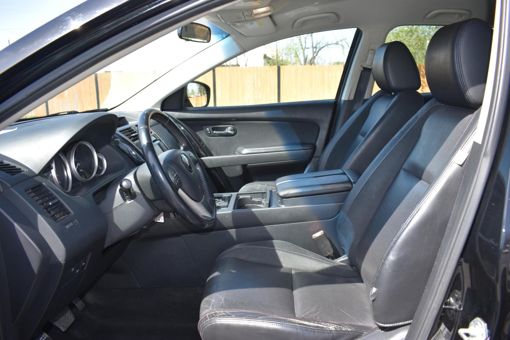 2013 BLACK Mazda CX-9 Touring (JM3TB2CA8D0) with an 3.7L V6 DOHC 24V engine, 6-Speed Automatic transmission, located at 420 E. Kingsbury St., Seguin, TX, 78155, (830) 401-0495, 29.581060, -97.961647 - Photo#4