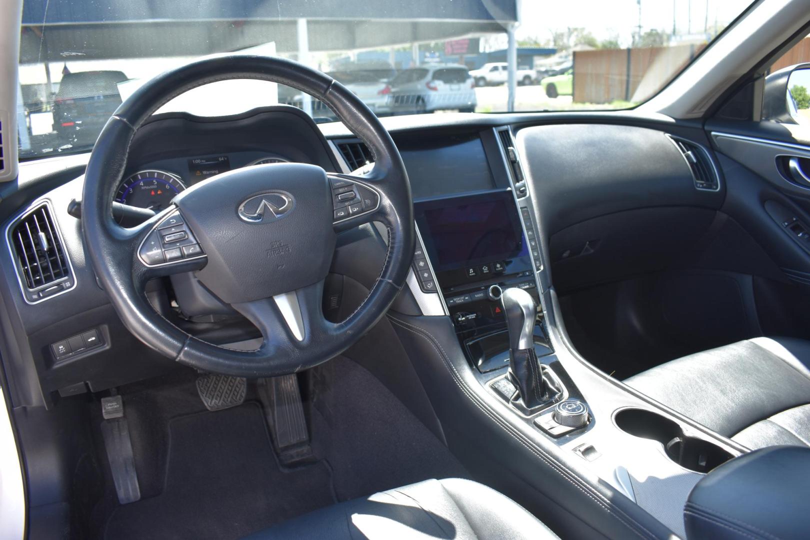 2014 WHITE Infiniti Q50 Premium (JN1BV7AP8EM) with an 3.7L V6 DOHC 24V HYBRID engine, 7-Speed Automatic transmission, located at 420 E. Kingsbury St., Seguin, TX, 78155, (830) 401-0495, 29.581060, -97.961647 - Photo#6