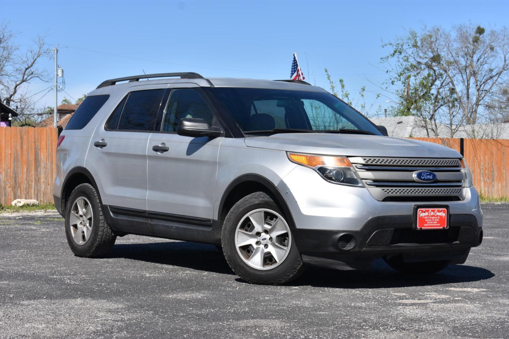 2014 SILVER Ford Explorer Base FWD (1FM5K7B84EG) with an 3.5L V6 DOHC 24V engine, 6-Speed Automatic transmission, located at 420 E. Kingsbury St., Seguin, TX, 78155, (830) 401-0495, 29.581060, -97.961647 - Photo#1