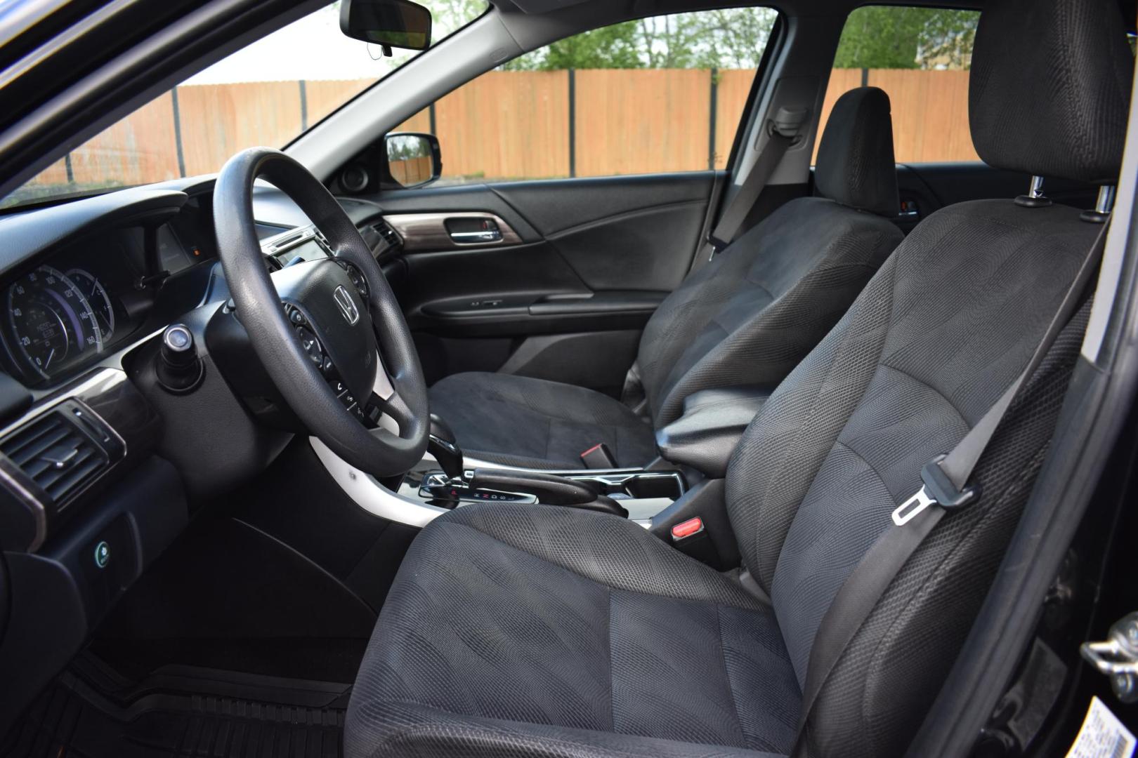 2017 BLACK Honda Accord EX Sedan CVT (1HGCR2F71HA) with an 2.4L L4 DOHC 16V engine, CVT transmission, located at 420 E. Kingsbury St., Seguin, TX, 78155, (830) 401-0495, 29.581060, -97.961647 - Photo#4