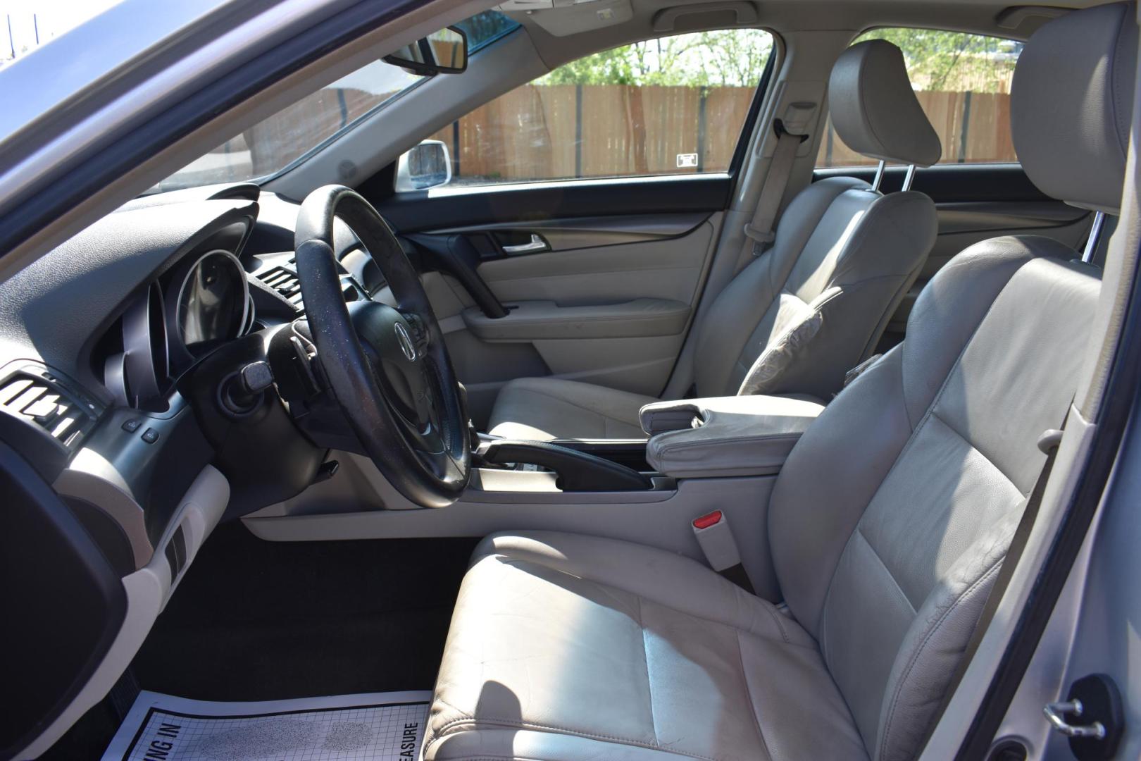 2012 SILVER Acura TL 6-Speed AT (19UUA8F28CA) with an 3.5L V6 SOHC 24V engine, 6-Speed Automatic transmission, located at 420 E. Kingsbury St., Seguin, TX, 78155, (830) 401-0495, 29.581060, -97.961647 - Photo#4