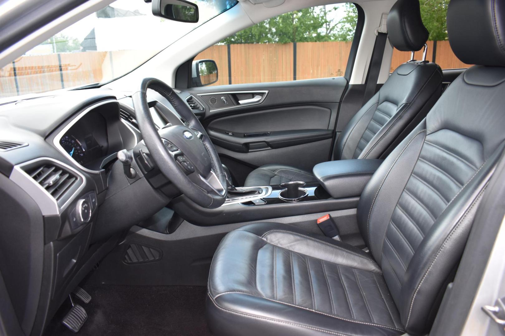 2015 SILVER Ford Edge SEL FWD (2FMTK3J82FB) with an 3.5L V6 DOHC 24V engine, 6-Speed Automatic transmission, located at 420 E. Kingsbury St., Seguin, TX, 78155, (830) 401-0495, 29.581060, -97.961647 - Photo#3