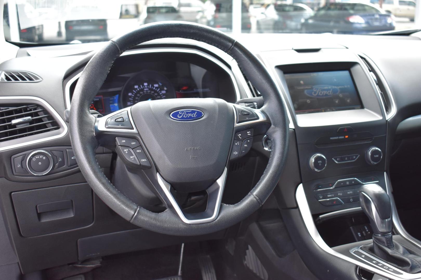 2015 SILVER Ford Edge SEL FWD (2FMTK3J82FB) with an 3.5L V6 DOHC 24V engine, 6-Speed Automatic transmission, located at 420 E. Kingsbury St., Seguin, TX, 78155, (830) 401-0495, 29.581060, -97.961647 - Photo#5