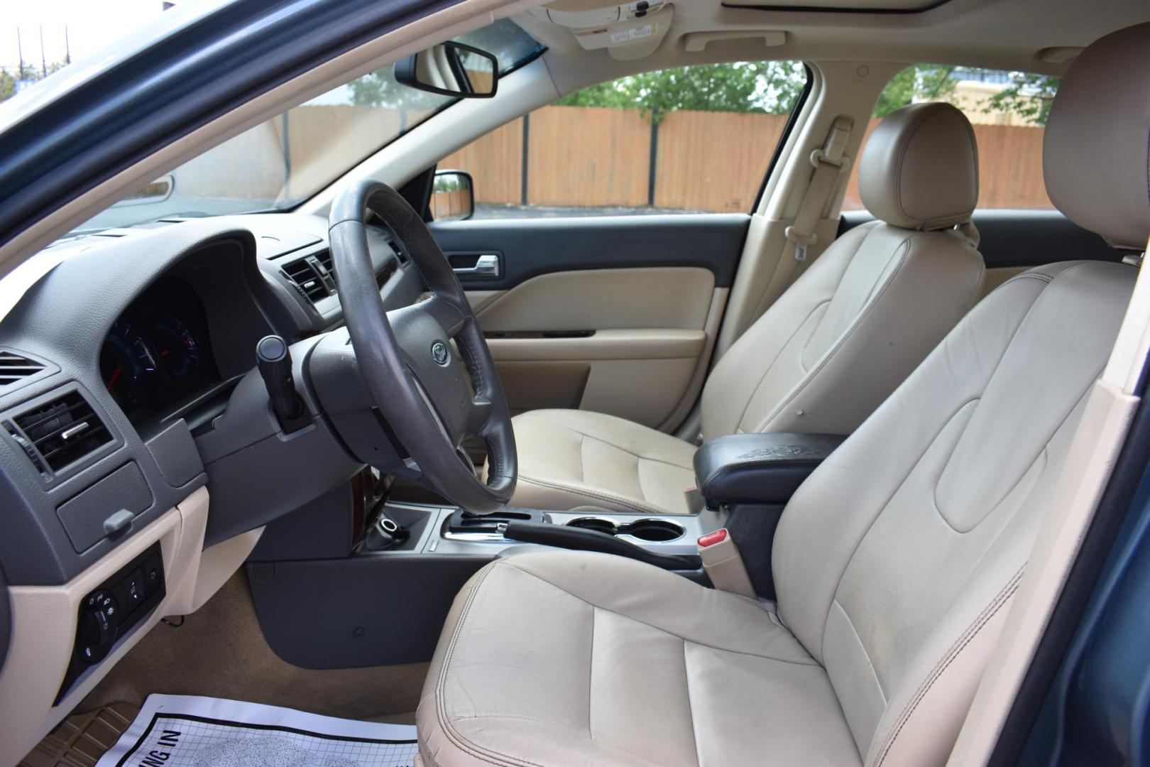 2012 BLUE Ford Fusion SEL (3FAHP0JA9CR) with an 2.5L L4 DOHC 16V engine, located at 420 E. Kingsbury St., Seguin, TX, 78155, (830) 401-0495, 29.581060, -97.961647 - Photo#4