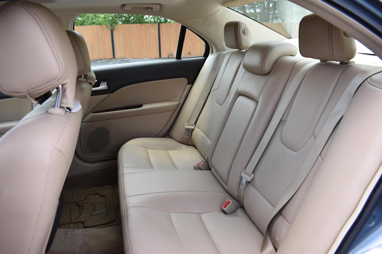 2012 BLUE Ford Fusion SEL (3FAHP0JA9CR) with an 2.5L L4 DOHC 16V engine, located at 420 E. Kingsbury St., Seguin, TX, 78155, (830) 401-0495, 29.581060, -97.961647 - Photo#5