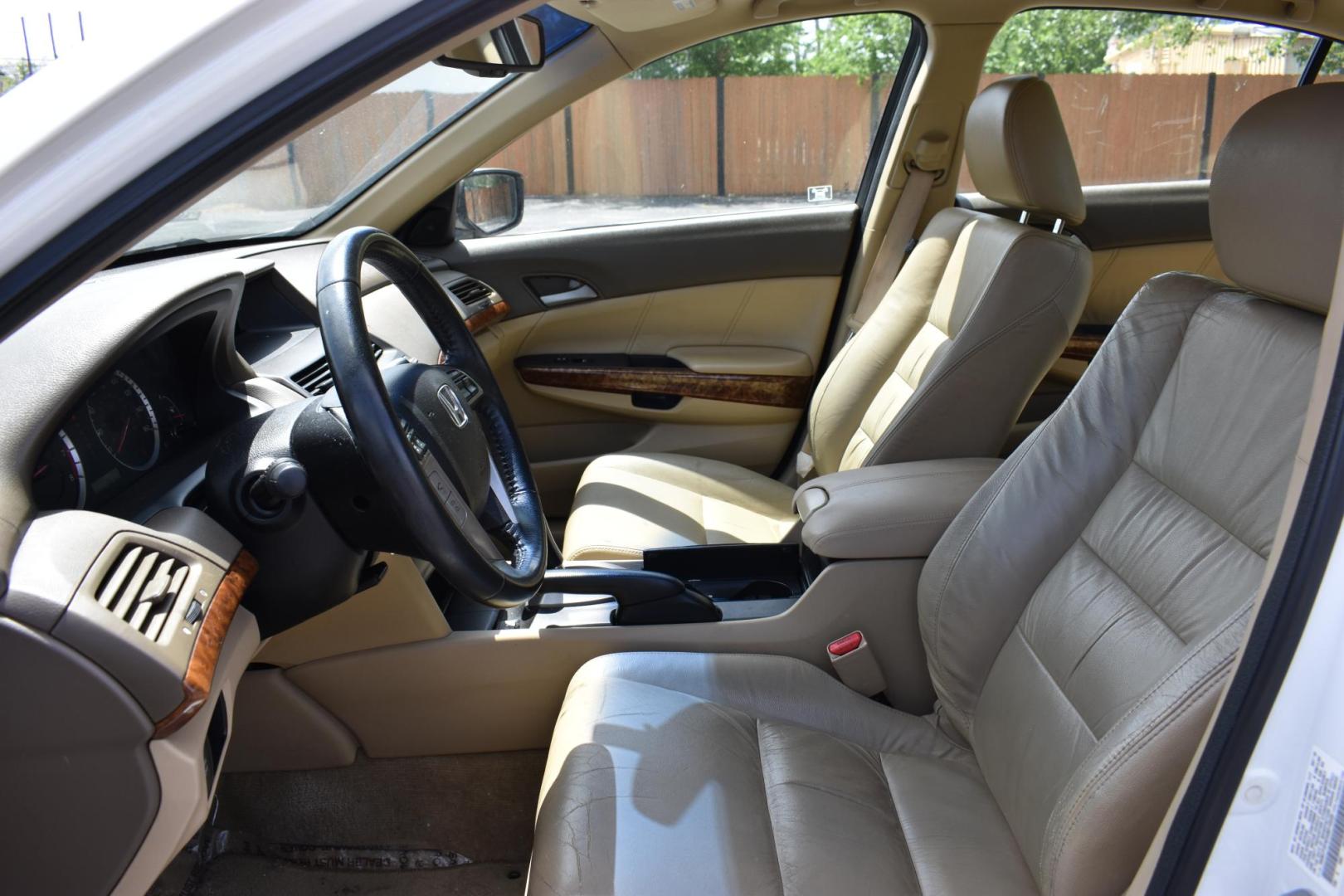 2010 WHITE Honda Accord EX-L V-6 Sedan AT (5KBCP3F82AB) with an 3.5L V6 SOHC 24V engine, 5-Speed Automatic transmission, located at 420 E. Kingsbury St., Seguin, TX, 78155, (830) 401-0495, 29.581060, -97.961647 - Photo#4