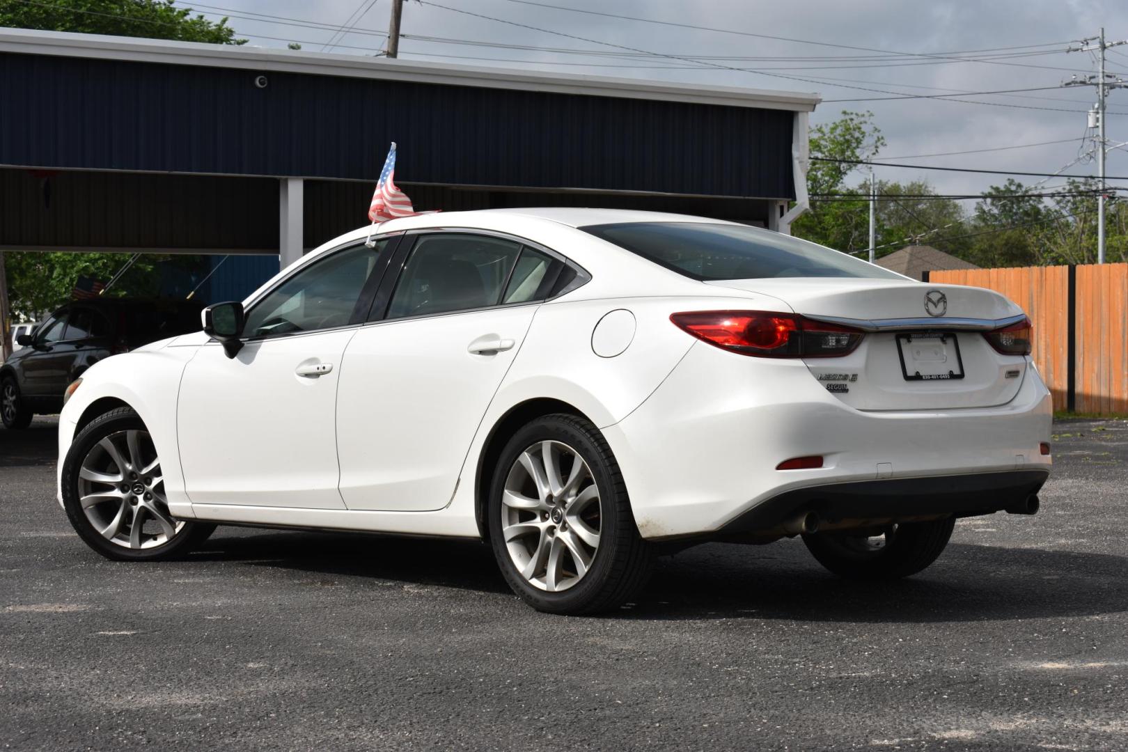 2017 WHITE Mazda Mazda6 i Touring AT (JM1GL1V51H1) with an 2.5L L4 DOHC 16V engine, 6A transmission, located at 420 E. Kingsbury St., Seguin, TX, 78155, (830) 401-0495, 29.581060, -97.961647 - Photo#2