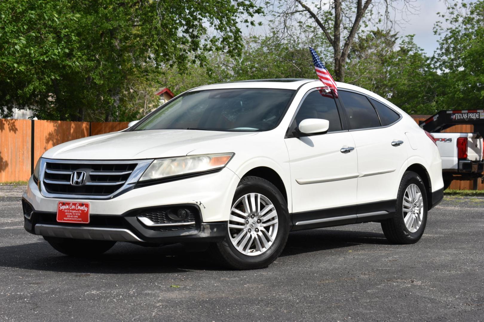 2013 WHITE Honda Crosstour EX-L 2WD (5J6TF3H54DL) with an 2.4L L4 DOHC 16V engine, 5-Speed Automatic transmission, located at 420 E. Kingsbury St., Seguin, TX, 78155, (830) 401-0495, 29.581060, -97.961647 - Photo#2