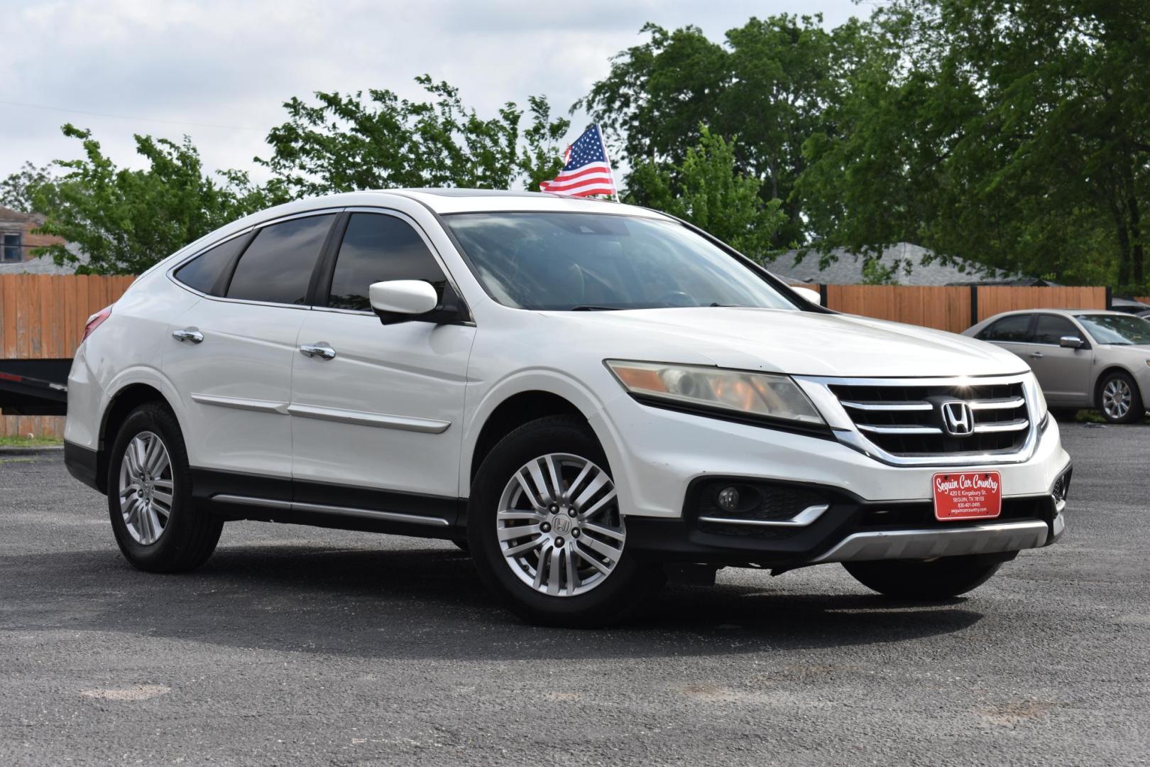 2013 WHITE Honda Crosstour EX-L 2WD (5J6TF3H54DL) with an 2.4L L4 DOHC 16V engine, 5-Speed Automatic transmission, located at 420 E. Kingsbury St., Seguin, TX, 78155, (830) 401-0495, 29.581060, -97.961647 - Photo#0