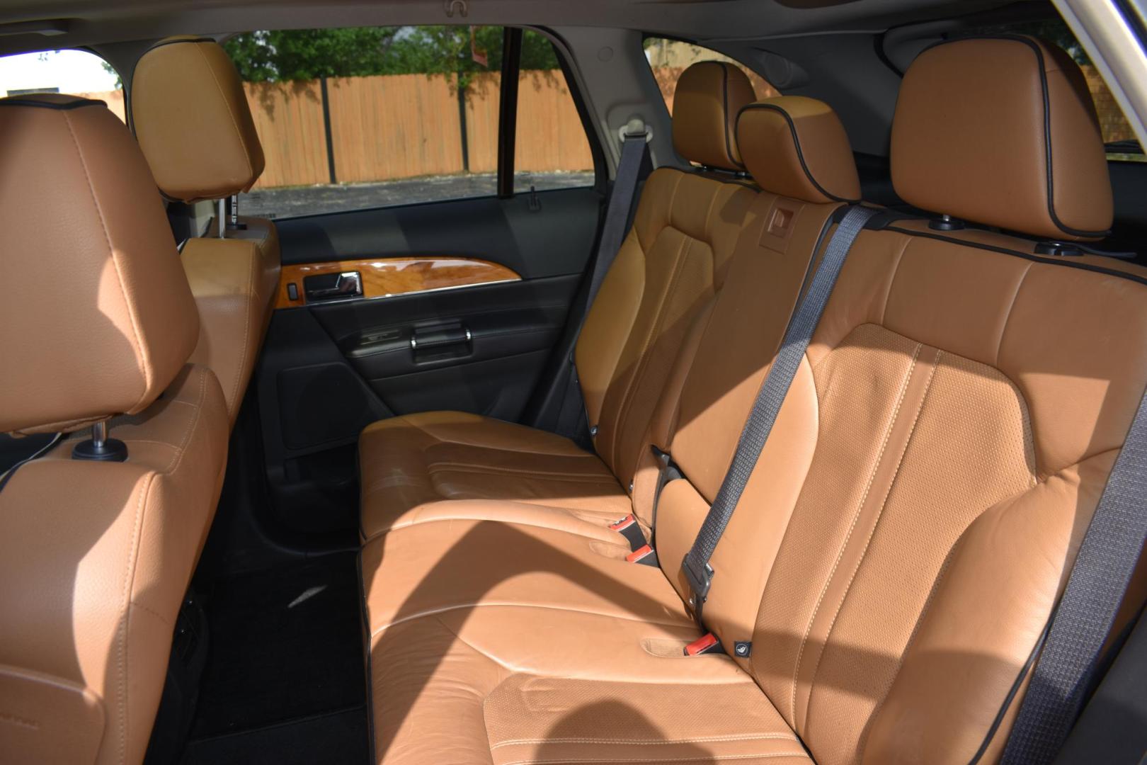 2013 BLACK Lincoln MKX FWD (2LMDJ6JK4DB) with an 3.7L V6 DOHC 24V engine, 6-Speed Automatic transmission, located at 420 E. Kingsbury St., Seguin, TX, 78155, (830) 401-0495, 29.581060, -97.961647 - Photo#5