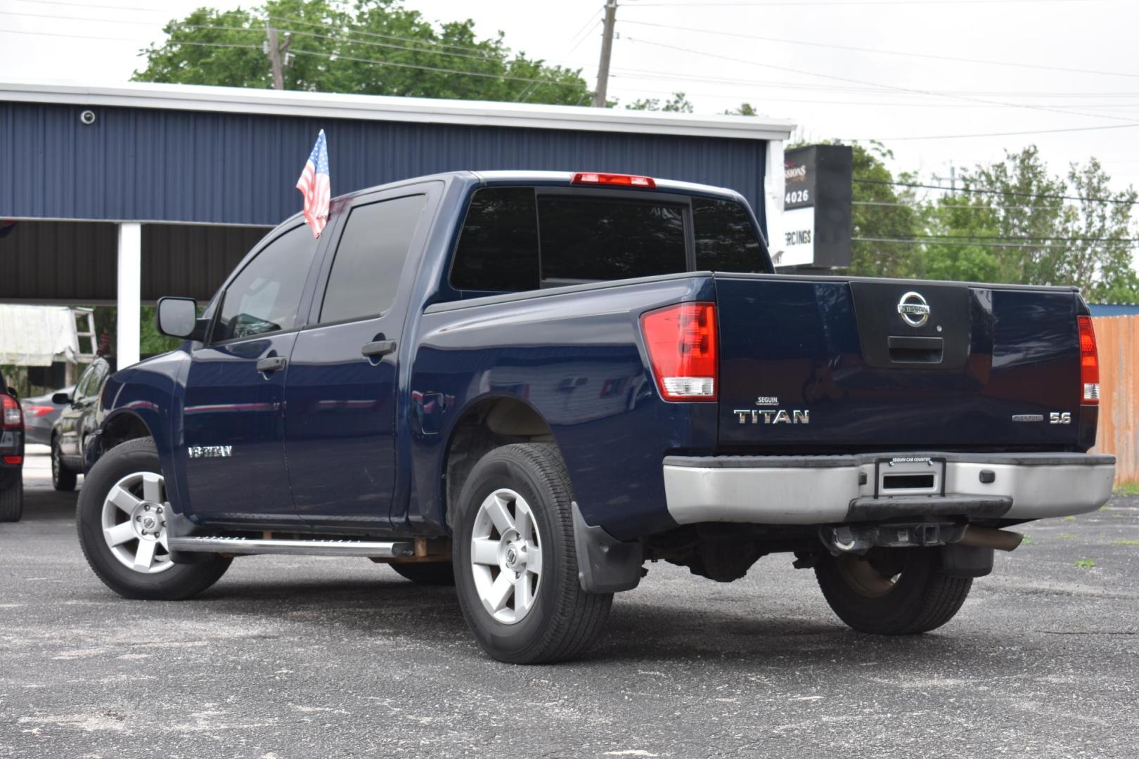 2008 BLUE Nissan Titan LE Crew Cab 2WD SWB (1N6BA07D18N) with an 5.6L V8 DOHC 32V FFV engine, 5-Speed Automatic Overdrive transmission, located at 420 E. Kingsbury St., Seguin, TX, 78155, (830) 401-0495, 29.581060, -97.961647 - Photo#2