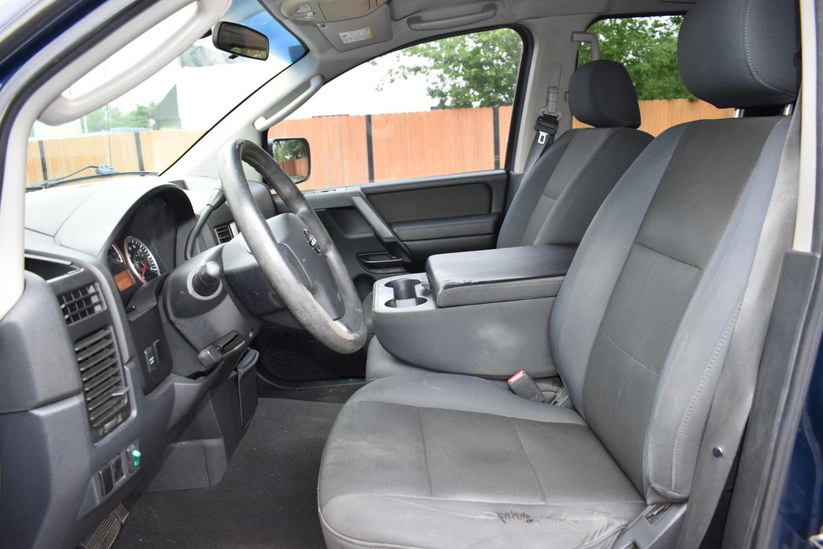 2008 BLUE Nissan Titan LE Crew Cab 2WD SWB (1N6BA07D18N) with an 5.6L V8 DOHC 32V FFV engine, 5-Speed Automatic Overdrive transmission, located at 420 E. Kingsbury St., Seguin, TX, 78155, (830) 401-0495, 29.581060, -97.961647 - Photo#4