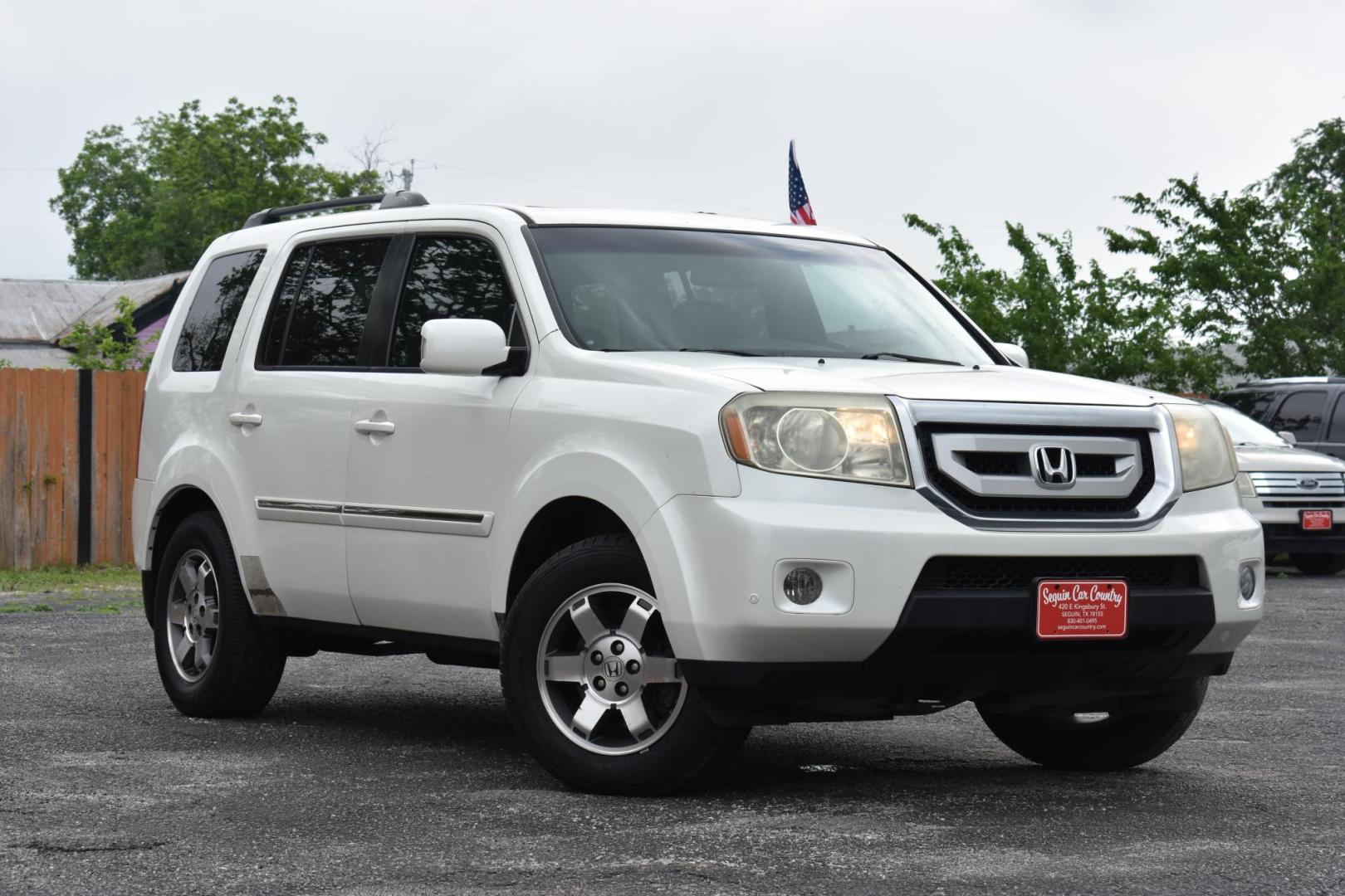 2011 WHITE Honda Pilot Touring 2WD 5-Spd AT with DVD (5FNYF3H92BB) with an 3.5L V6 SOHC 24V engine, 5-Speed Automatic transmission, located at 420 E. Kingsbury St., Seguin, TX, 78155, (830) 401-0495, 29.581060, -97.961647 - Photo#1