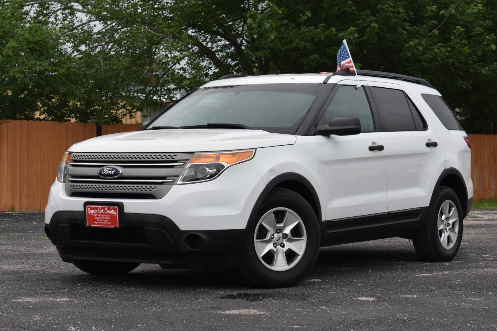 2013 RED Ford Explorer Base FWD (1FM5K7B85DG) with an 3.5L V6 DOHC 24V engine, 6-Speed Automatic transmission, located at 420 E. Kingsbury St., Seguin, TX, 78155, (830) 401-0495, 29.581060, -97.961647 - Photo#2