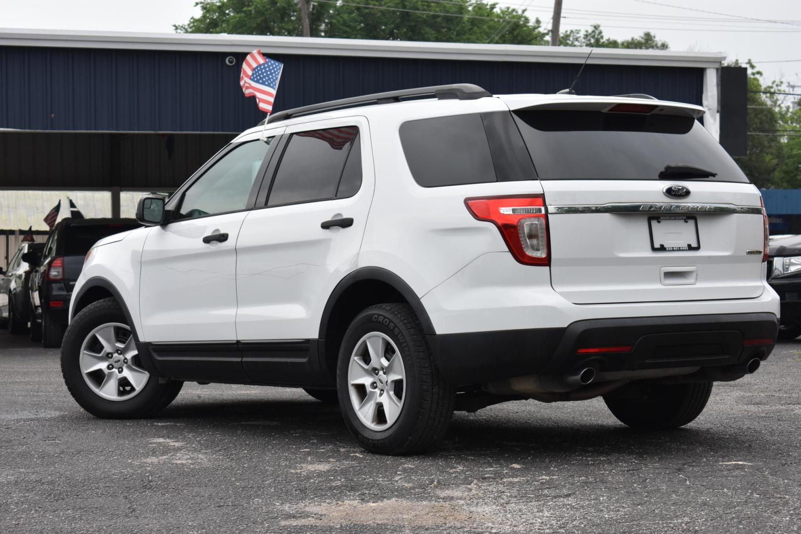 2013 RED Ford Explorer Base FWD (1FM5K7B85DG) with an 3.5L V6 DOHC 24V engine, 6-Speed Automatic transmission, located at 420 E. Kingsbury St., Seguin, TX, 78155, (830) 401-0495, 29.581060, -97.961647 - Photo#1