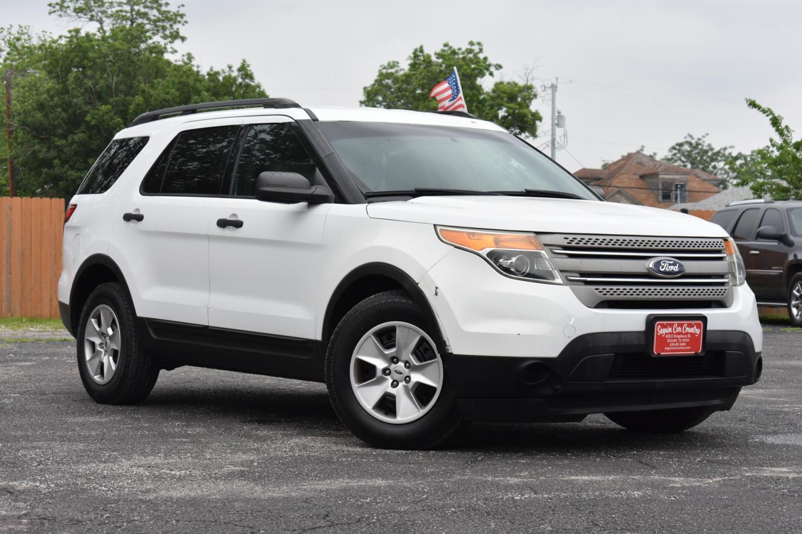 2013 RED Ford Explorer Base FWD (1FM5K7B85DG) with an 3.5L V6 DOHC 24V engine, 6-Speed Automatic transmission, located at 420 E. Kingsbury St., Seguin, TX, 78155, (830) 401-0495, 29.581060, -97.961647 - Photo#0