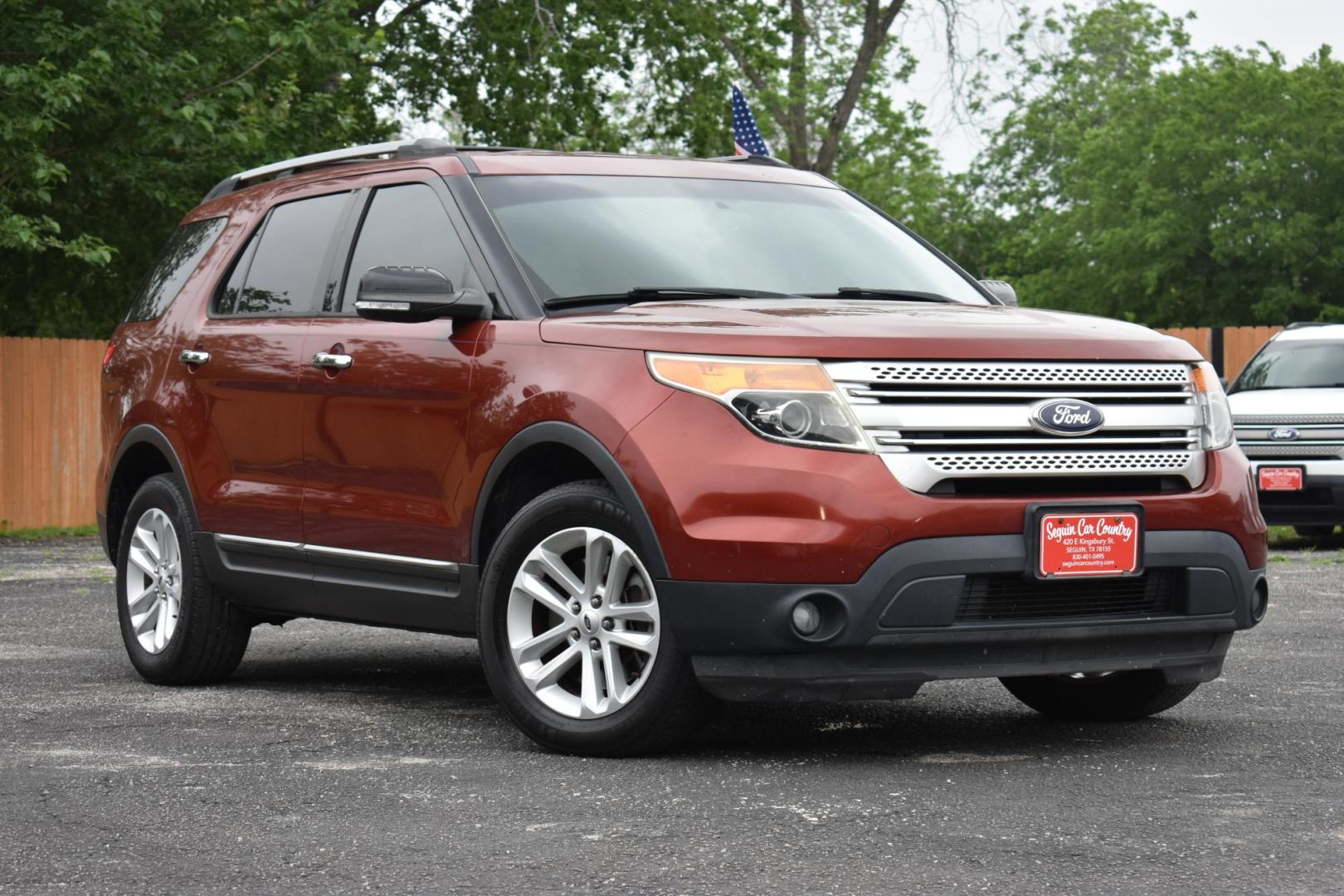 2014 RED Ford Explorer XLT FWD (1FM5K7D88EG) with an 3.5L V6 DOHC 24V engine, 6-Speed Automatic transmission, located at 420 E. Kingsbury St., Seguin, TX, 78155, (830) 401-0495, 29.581060, -97.961647 - Photo#1
